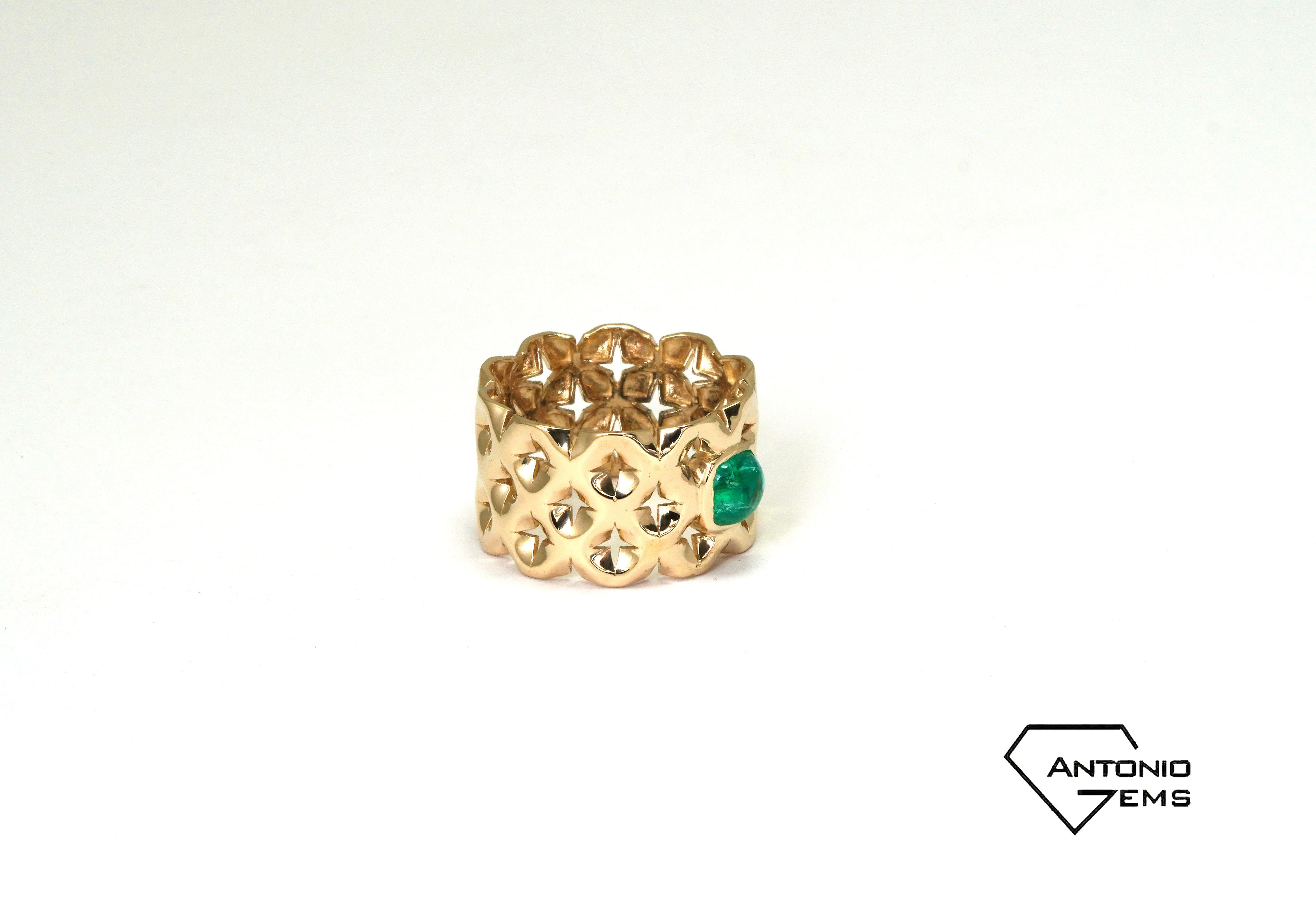 Cabochon 14 Karat Yellow Gold Emerald Ring For Sale
