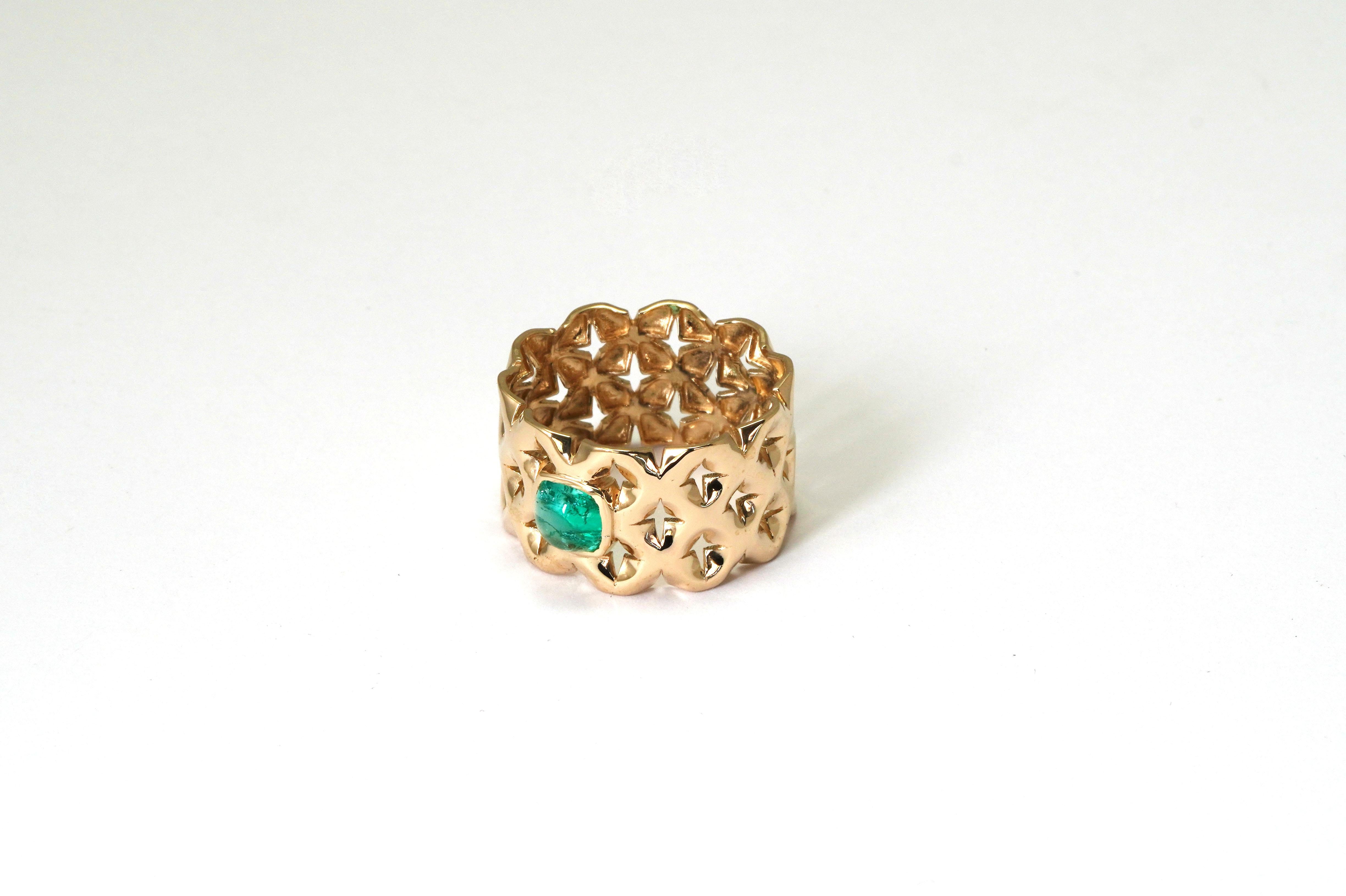 Women's or Men's 14 Karat Yellow Gold Emerald Ring For Sale