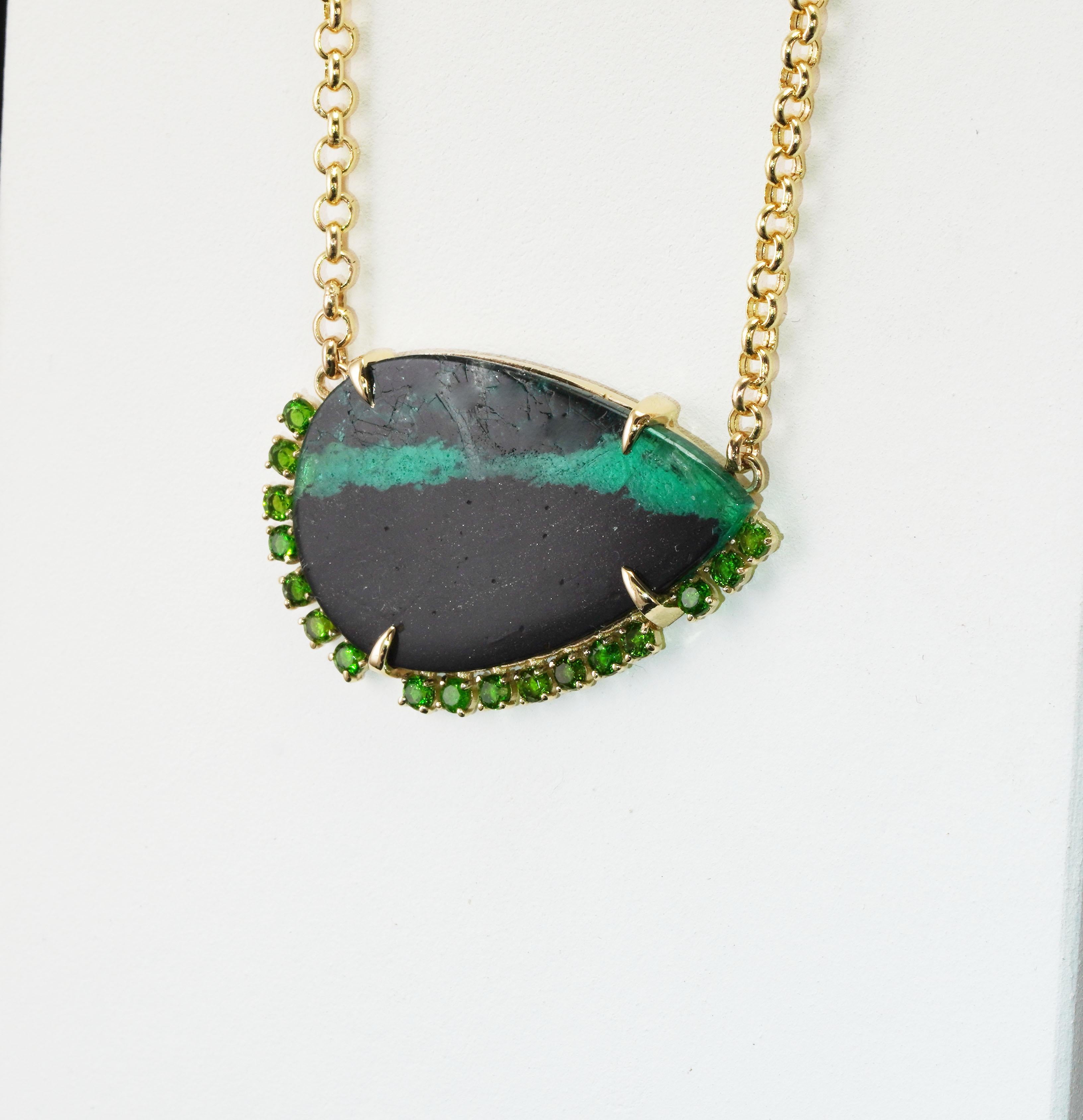 Moderne Collier Trapiche Dopsite en or jaune 14 carats avec émeraudes en vente