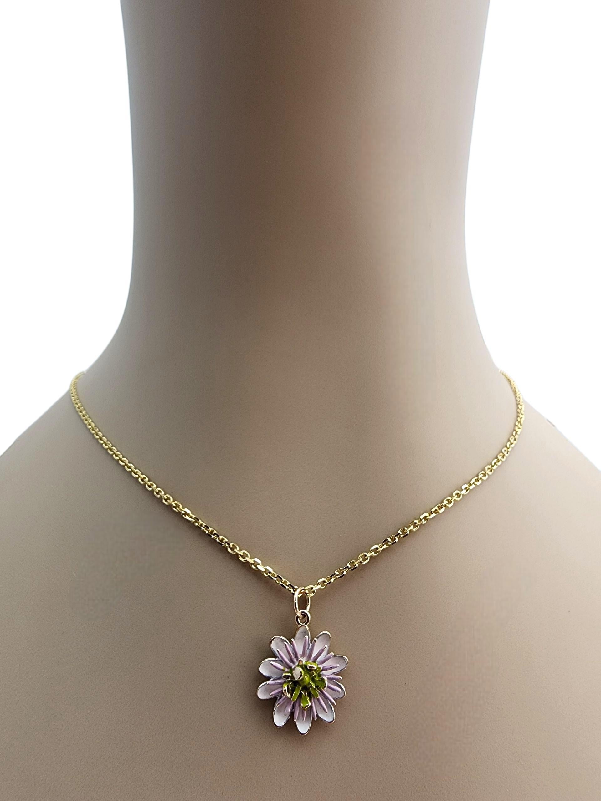 Colgante Flor de Esmalte de Oro Amarillo de 14 Kilates #21643 en venta 5