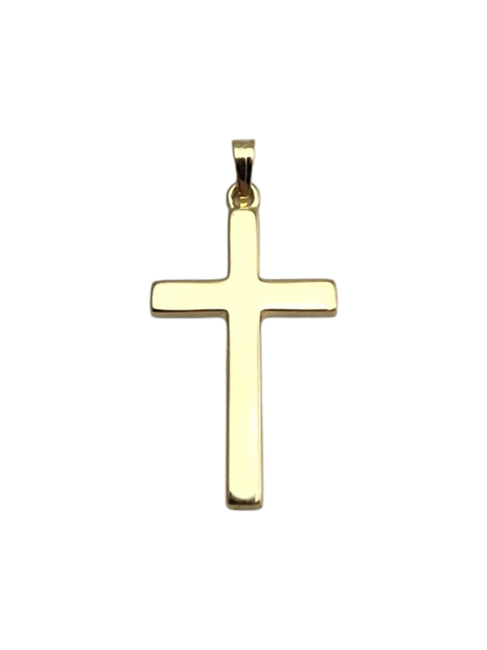 Pendentif en or jaune 14 carats avec croix gravée

Ce pendentif croix en or jaune 14 carats présente un design classique et intemporel, parfait pour être porté au quotidien ou comme cadeau significatif. Sa finition lisse et son ton or chaud offrent