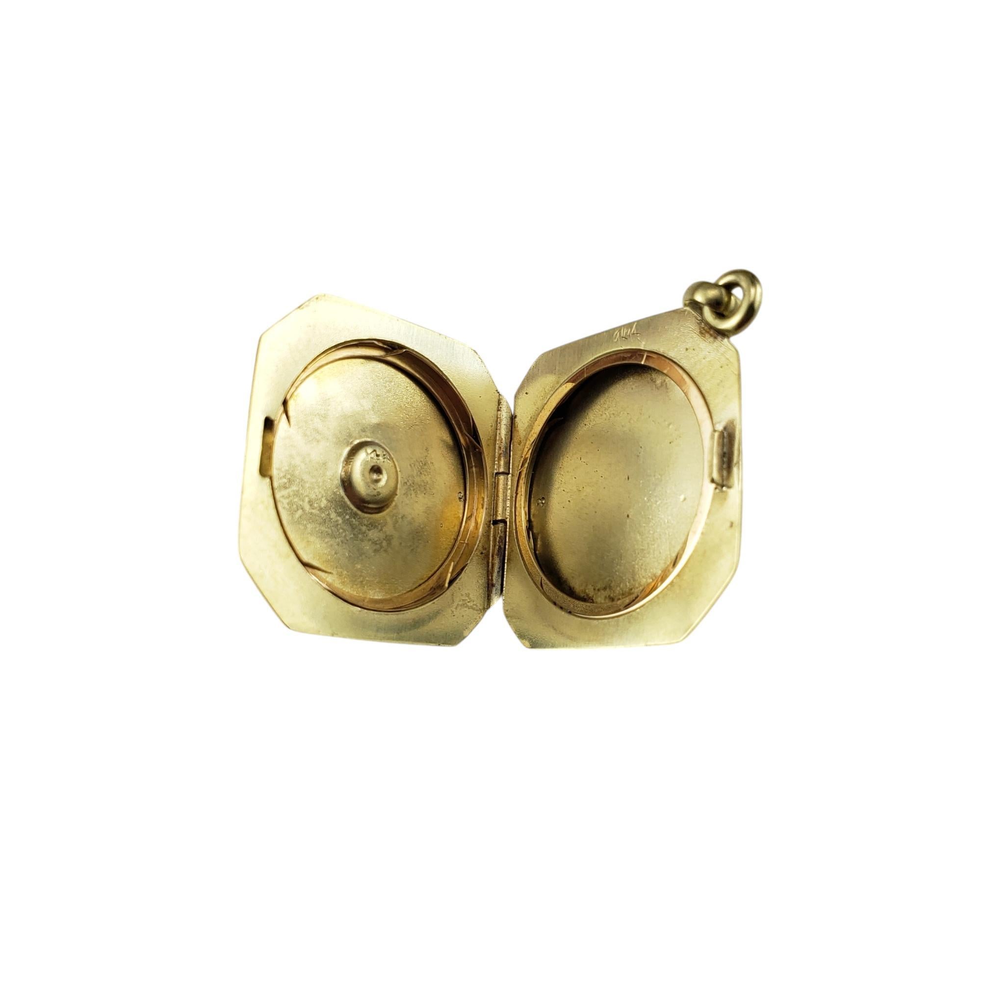 Pendentif médaillon en or jaune 14 carats #19937 Bon état - En vente à Washington Depot, CT