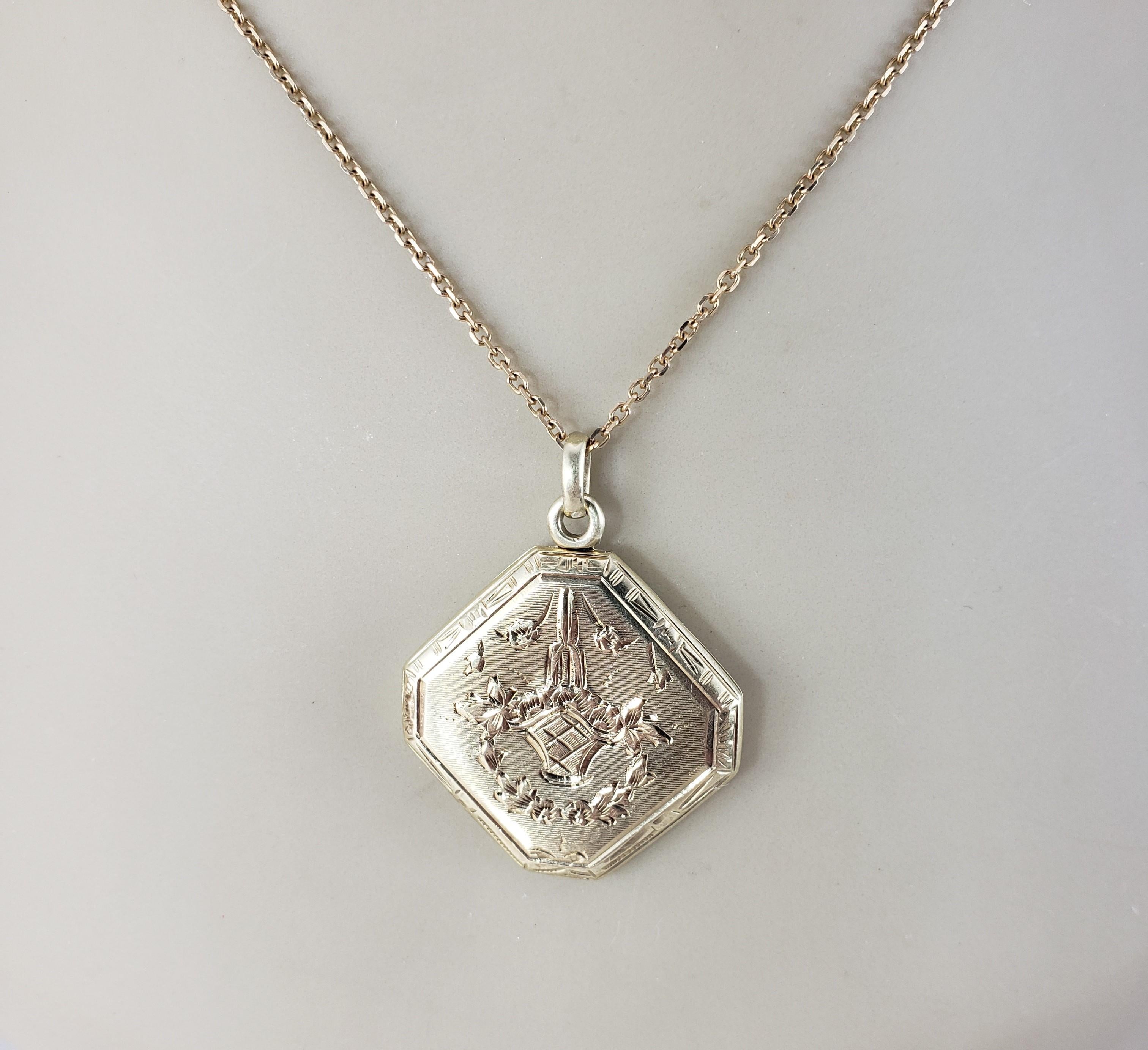 Pendentif médaillon en or jaune 14 carats #19937 en vente 3