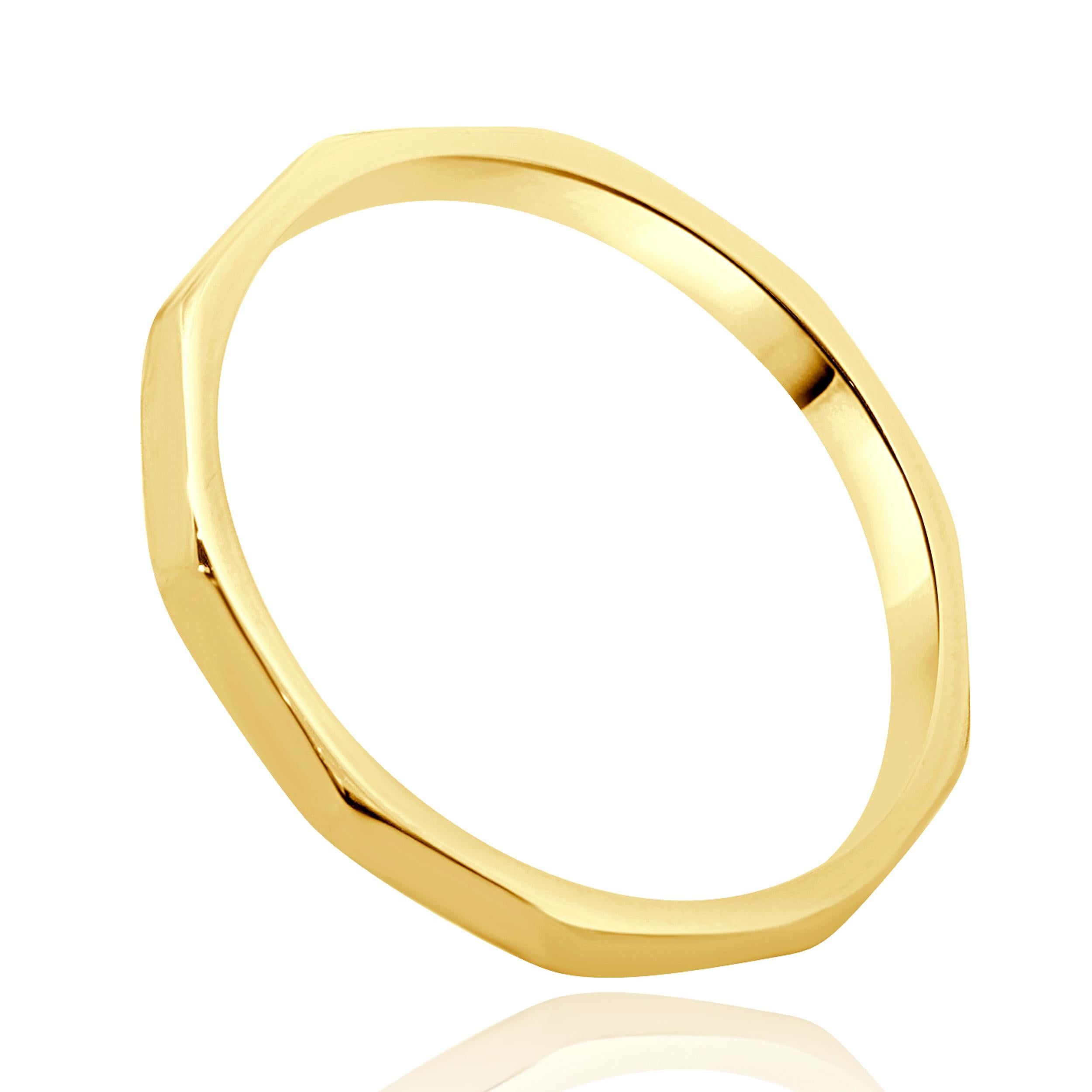 Diseñador: custom
Material: oro amarillo de 14 quilates
Talla: 7 tallas de cortesía disponibles 
Peso: 1.51 gramos
