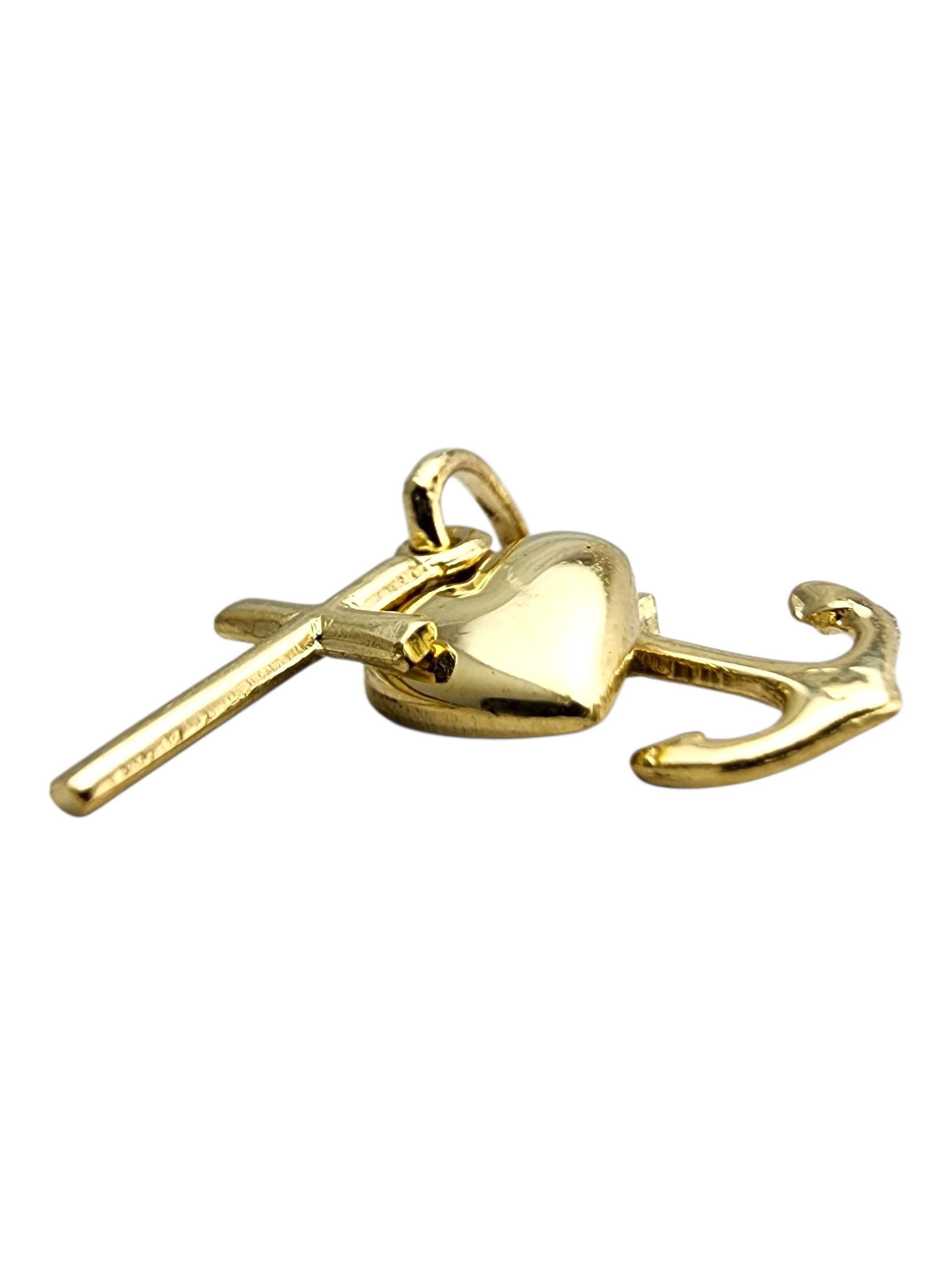 Breloque en or jaune 14 carats pour la foi, l'espoir et l'amour-

Cette breloque en or jaune 14 carats présente les symboles intemporels de la foi, de l'espoir et de l'amour - une croix, une ancre et un cœur. Sa finition polie lui confère un éclat