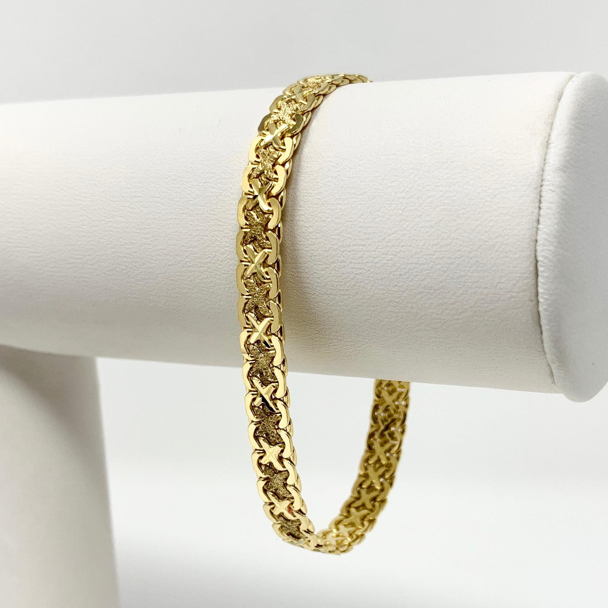 14k Fine Yellow Gold 13.8g Fancy Link 6mm Aurafin Bracelet Italy 7 Inches

Condition:  Excellent (Professionally Cleaned and Polished)
Metal:  14k Gold (Marked, and Professionally Tested)
Weight:  13.8g
Length:  7 Inches
Width:  6mm 
Closure:  Box