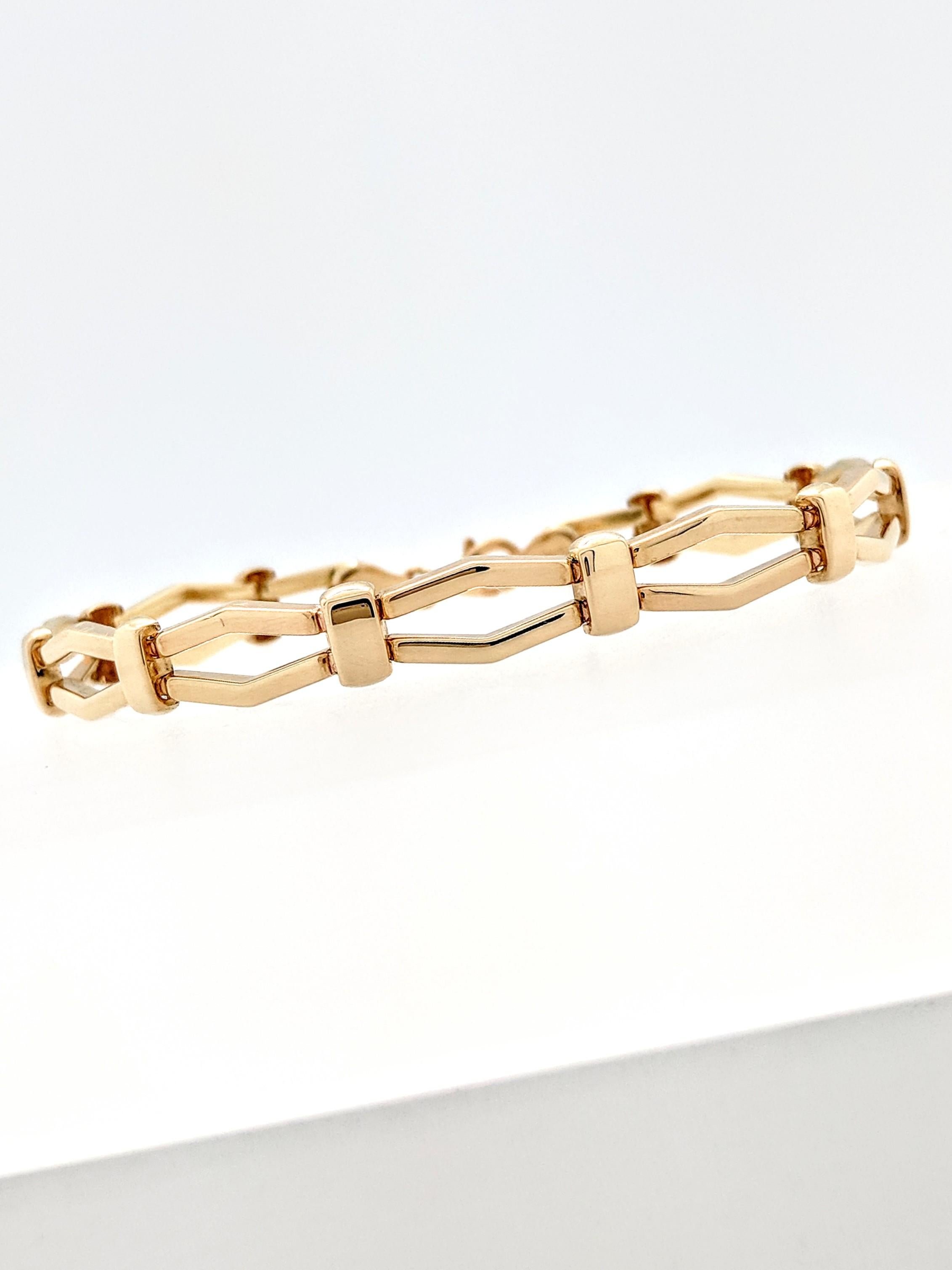 14k Yellow Gold Fancy Link Bracelet

You are viewing a beautiful fancy link bracelet.

The bracelet is crafted from 14k yellow gold and weighs 5.1 grams. It measures 7mm in width and will fit up to a 7