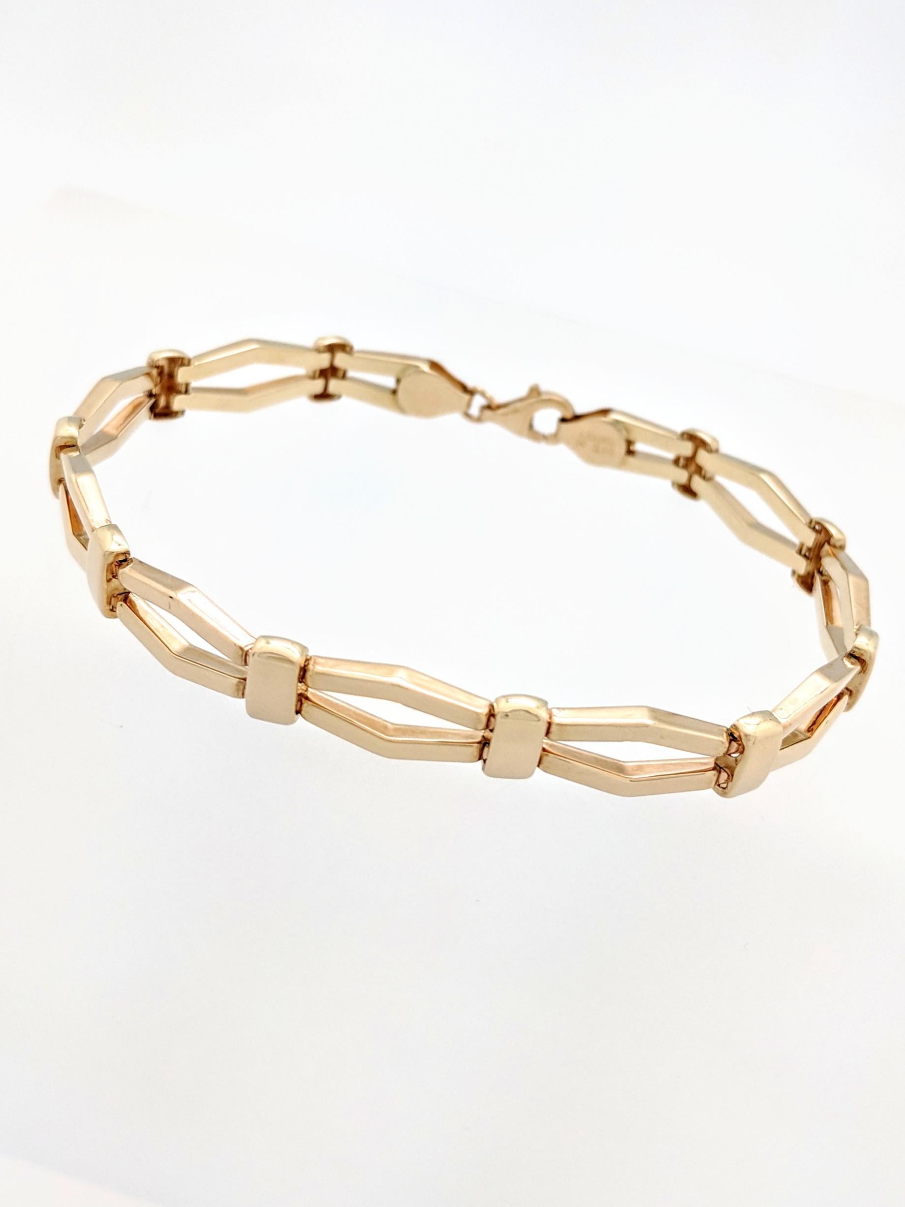 Contemporary 14 Karat Yellow Gold Fancy Link Bracelet