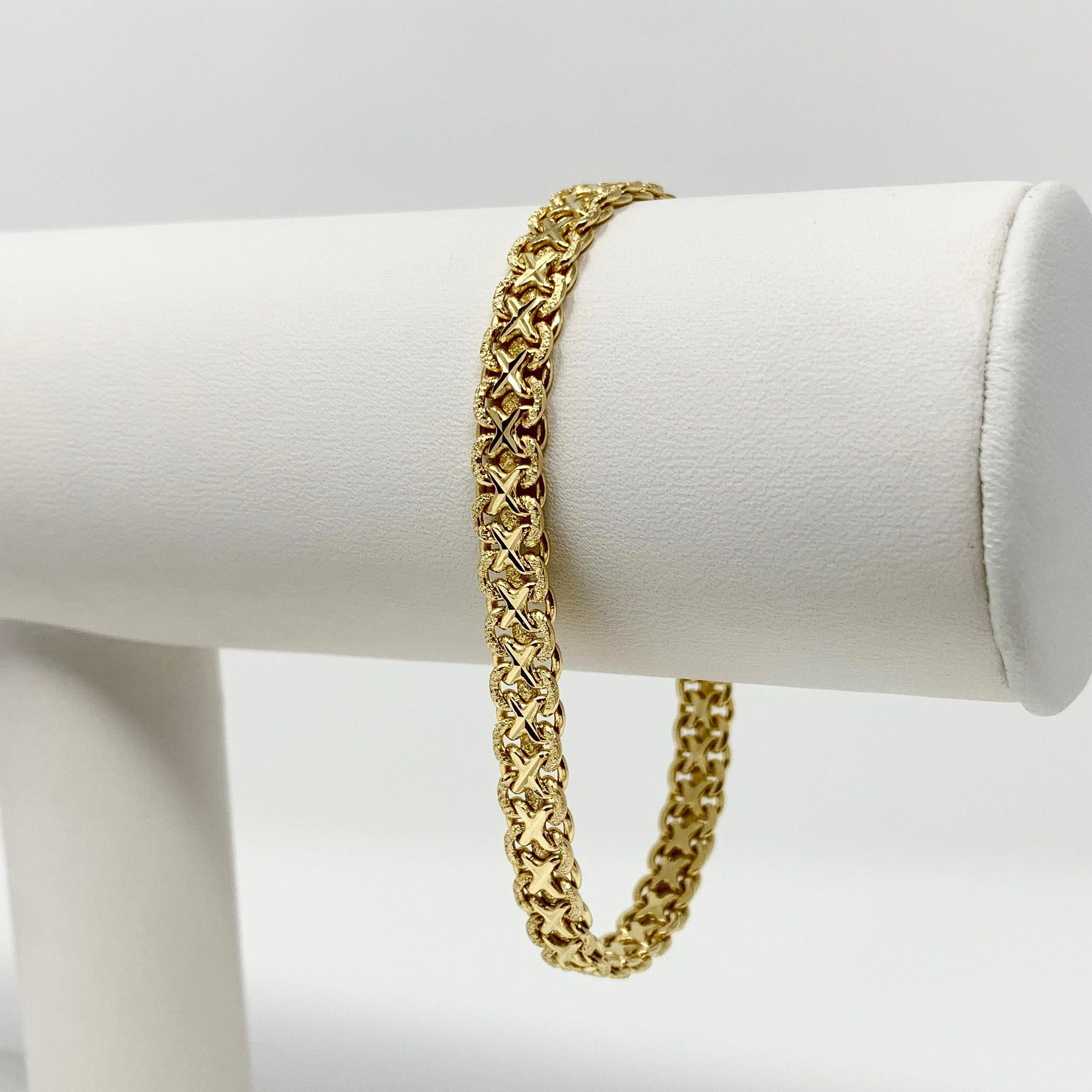 14k Yellow Gold 13.5g Fancy Link 6mm Bracelet Italy 7 Inches

Condition:  Excellent (Professionally Cleaned and Polished)
Metal:  14k Gold (Marked, and Professionally Tested)
Weight:  13.5g
Length:  7 Inches
Width:  6mm 
Closure:  Box Tab Insert