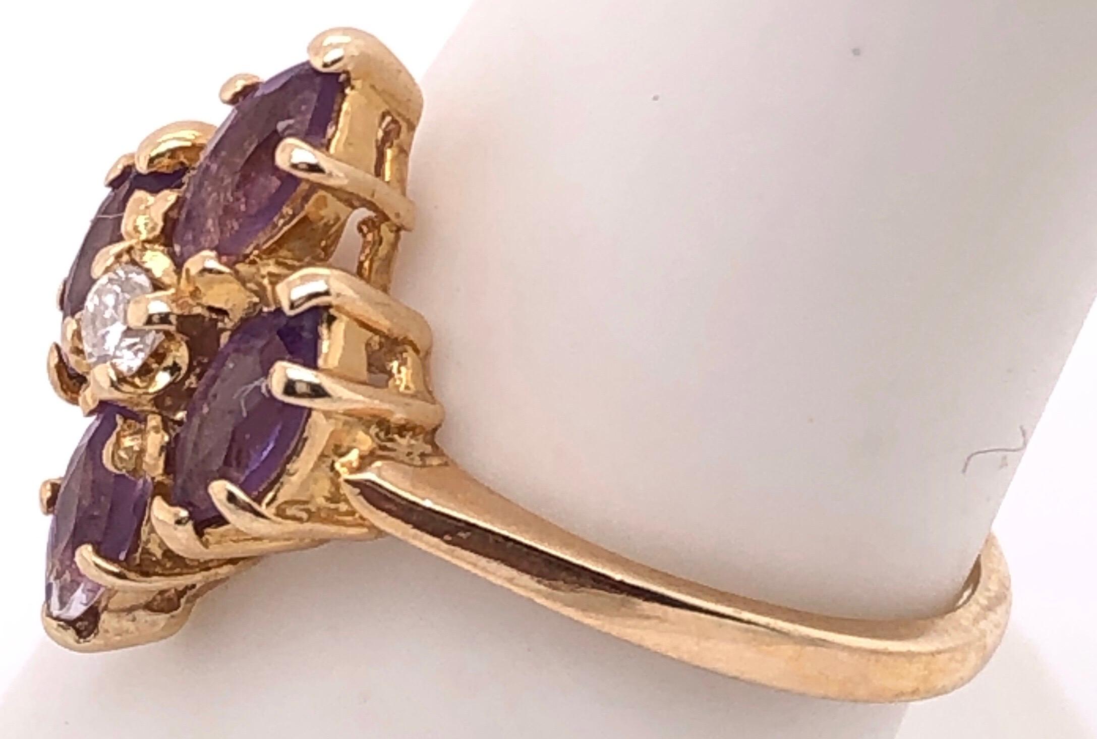 14 Karat Yellow Gold Fashion Amethyst Ring with Center Diamond In Good Condition For Sale In Stamford, CT