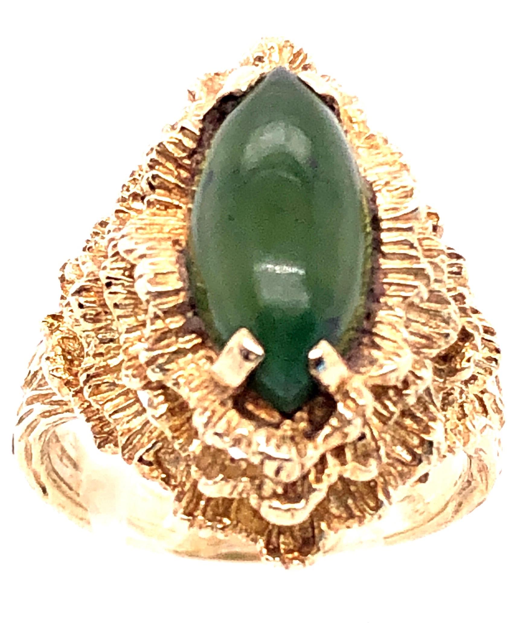 Bague en or jaune 14 carats et jade à la mode Bon état - En vente à Stamford, CT