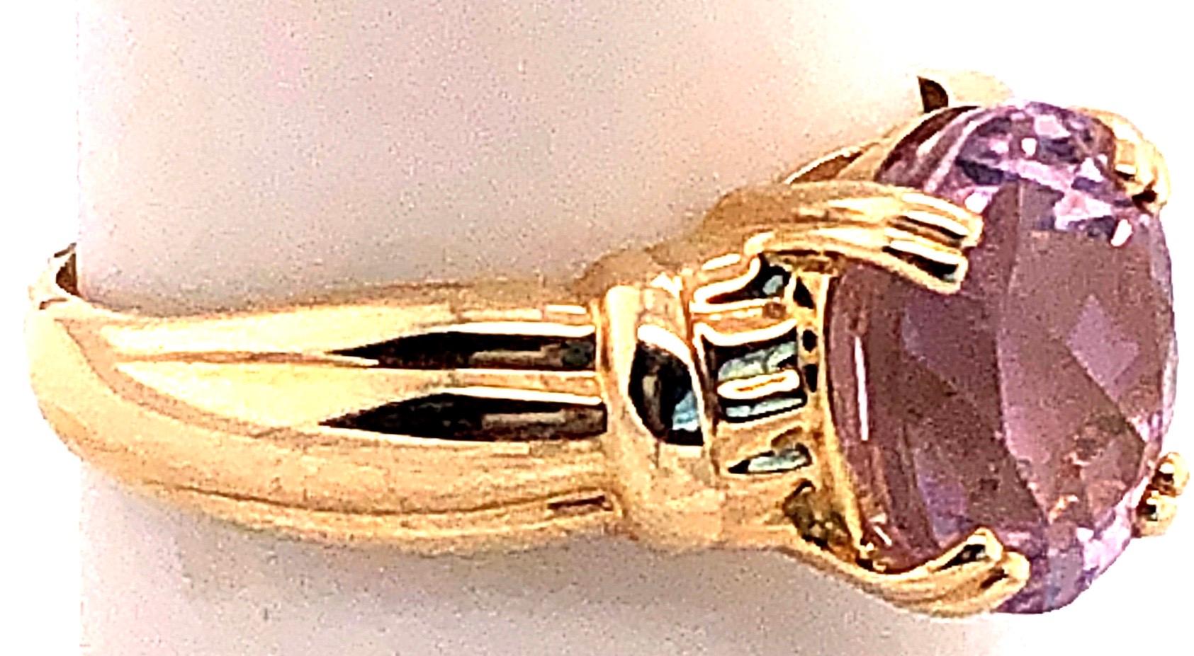 Women's 14 Karat Yellow Gold Fashion Oval Amethyst Ring For Sale