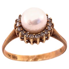 14 Karat Yellow Gold Fashion Pearl Ring with Diamonds