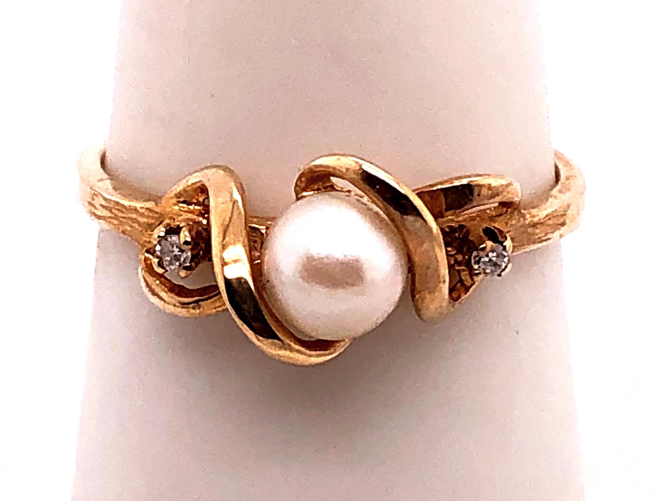 14 Karat Yellow Gold Fashion Pearl Ring with Round Diamonds.
Stamped 14K
5.37 mm pearl size
Size 7.75
2.2 grams total weight.