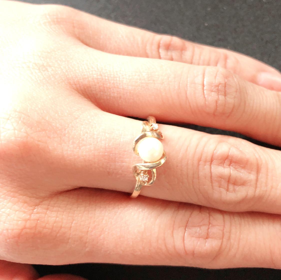 Contemporary 14 Karat Yellow Gold Fashion Pearl Ring with Round Diamonds For Sale