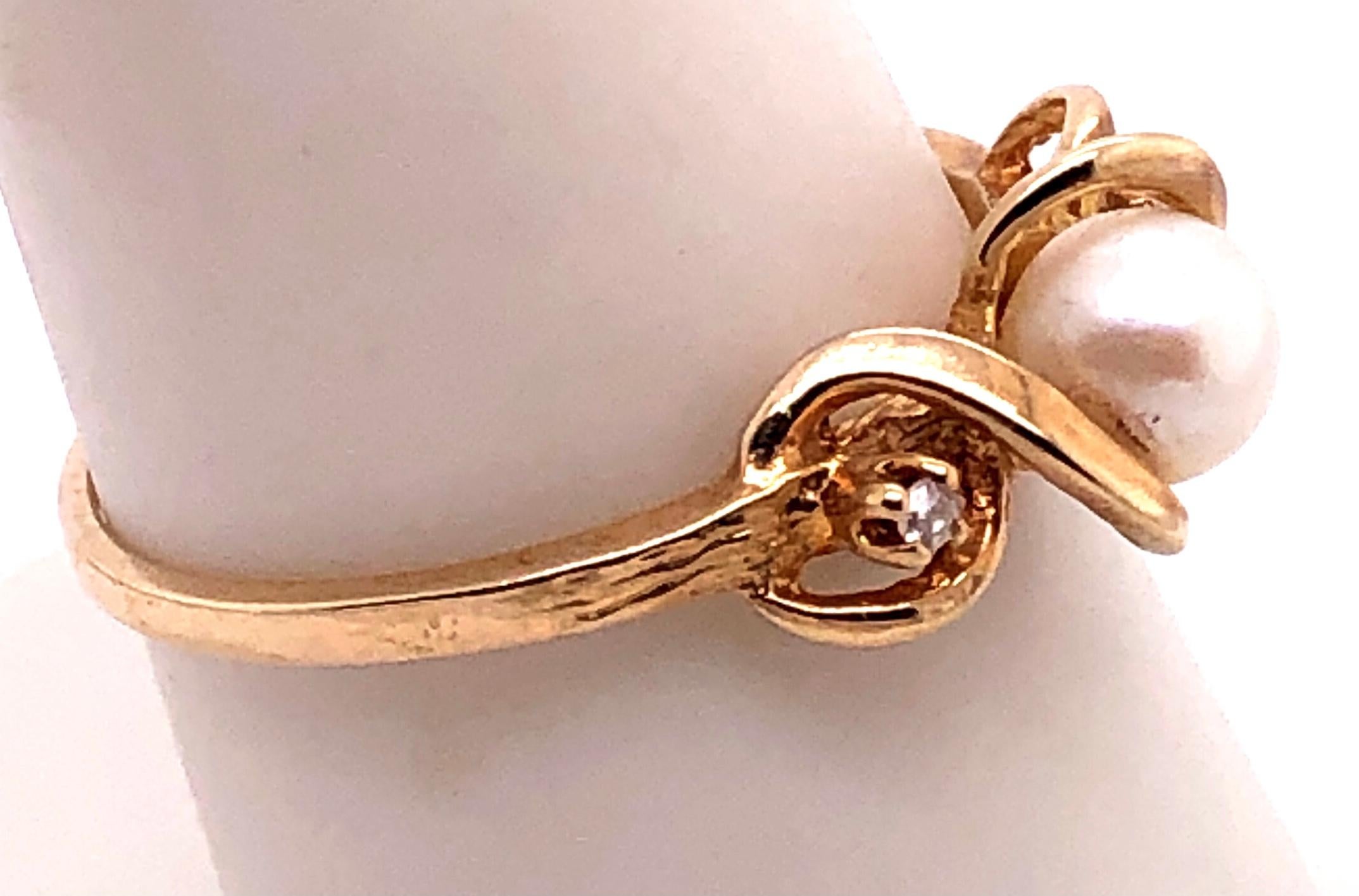 Round Cut 14 Karat Yellow Gold Fashion Pearl Ring with Round Diamonds For Sale