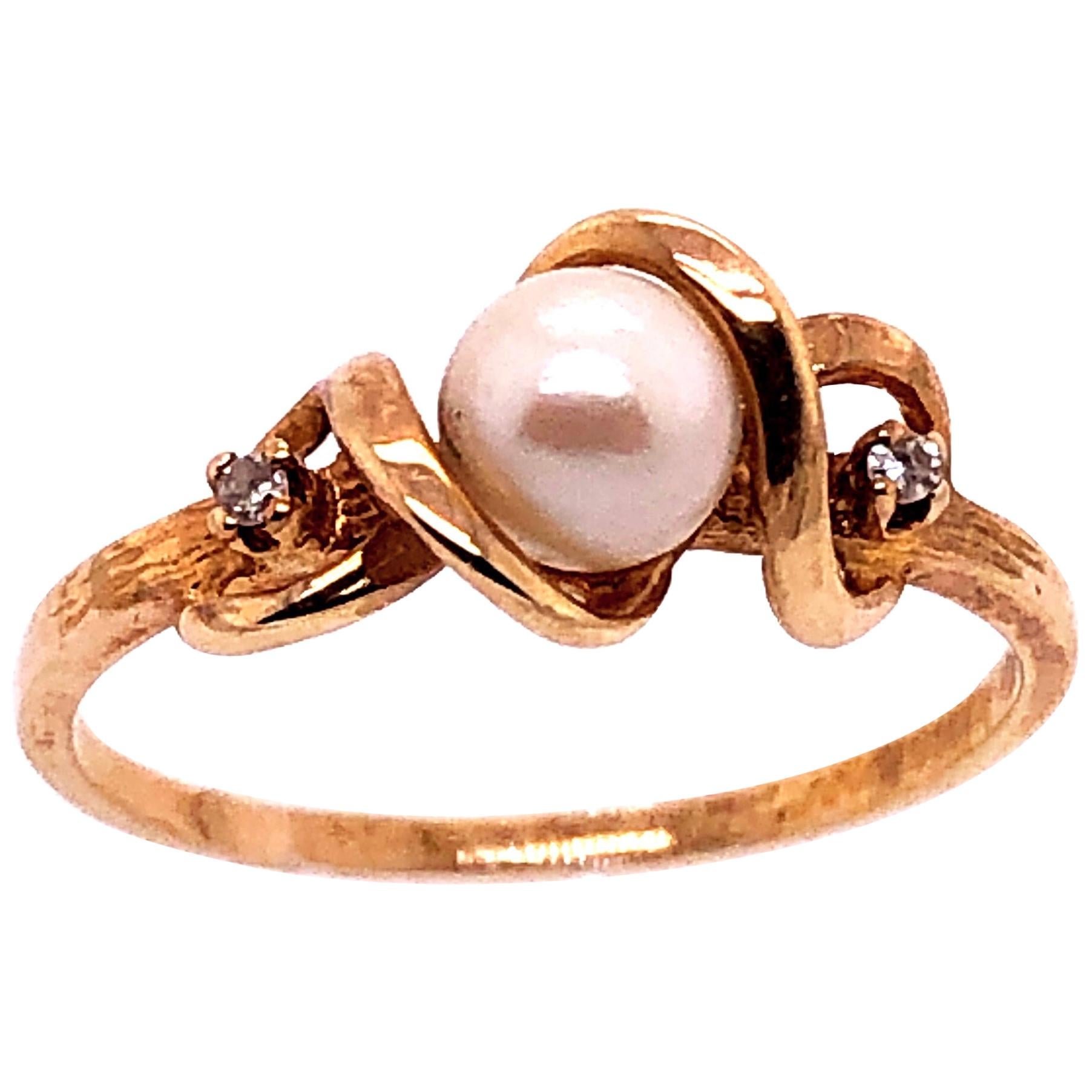 14 Karat Yellow Gold Fashion Pearl Ring with Round Diamonds
