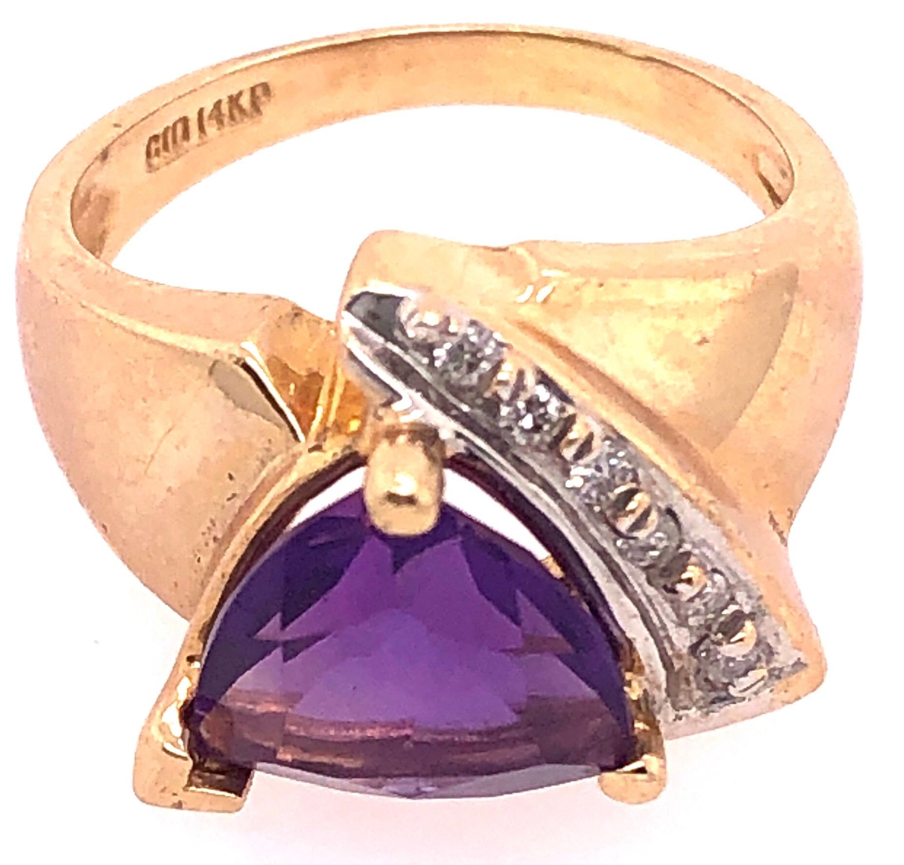 Women's or Men's 14 Karat Yellow Gold Fashion Ring with Amethyst and Round Diamond For Sale