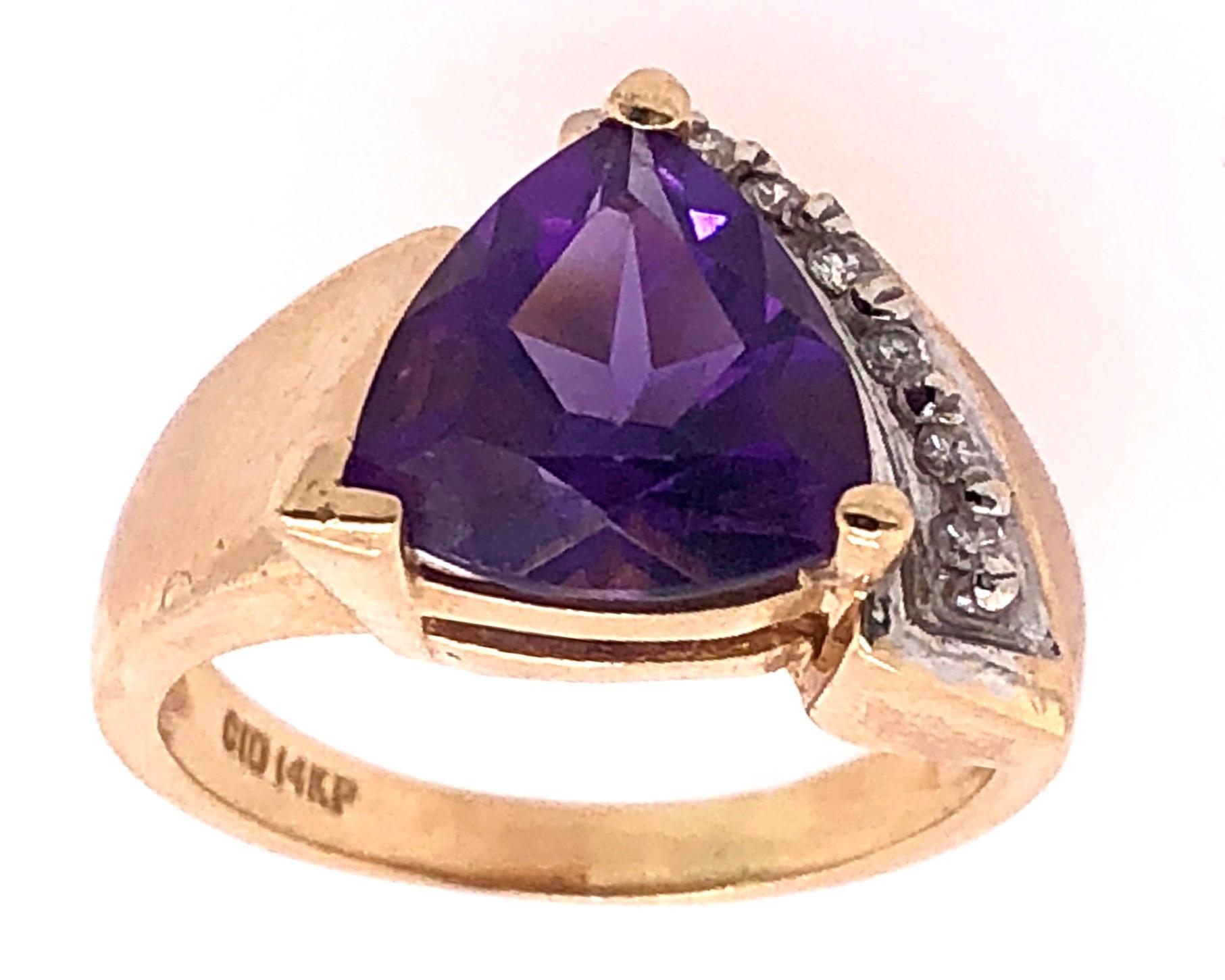 14 Karat Yellow Gold Fashion Ring with Amethyst and Round Diamond For Sale 2