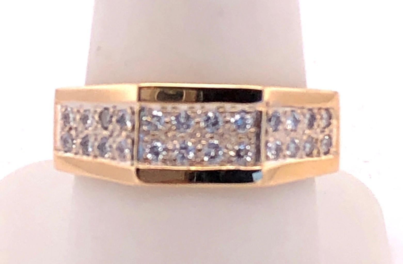 Taille ronde Bague à la mode en or jaune 14 carats avec diamants en vente