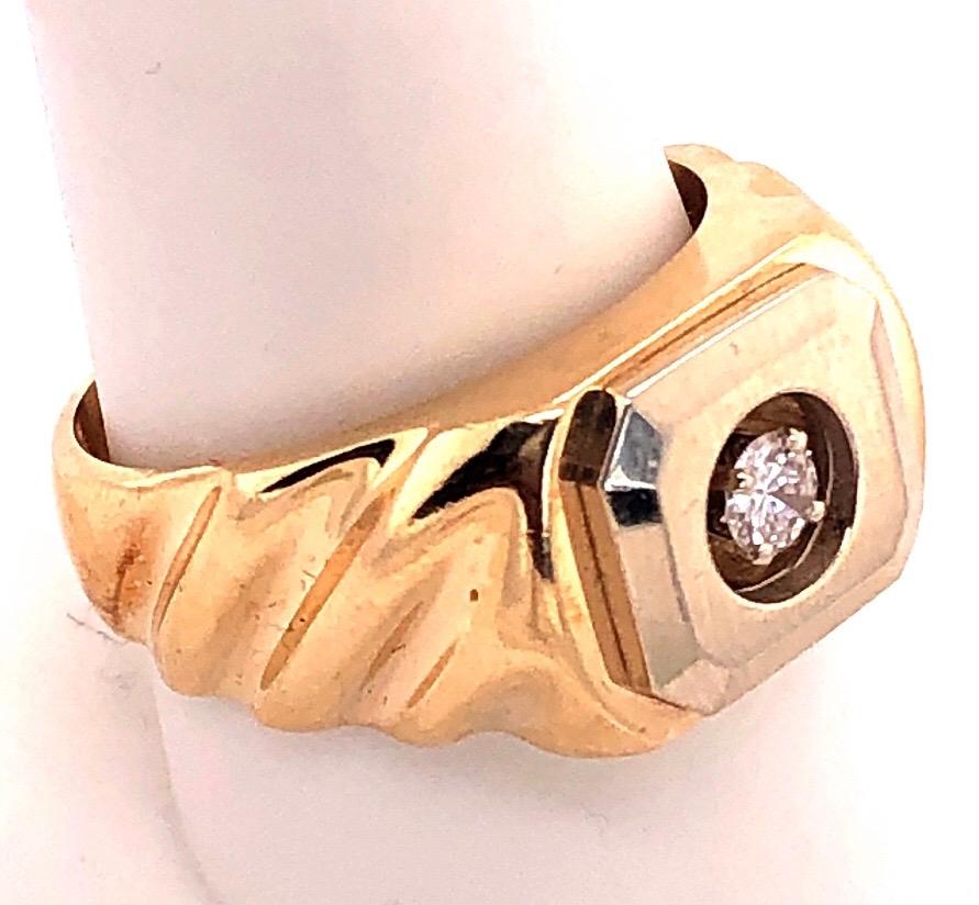 Round Cut 14 Karat Yellow Gold Fashion Ring with round Diamond For Sale