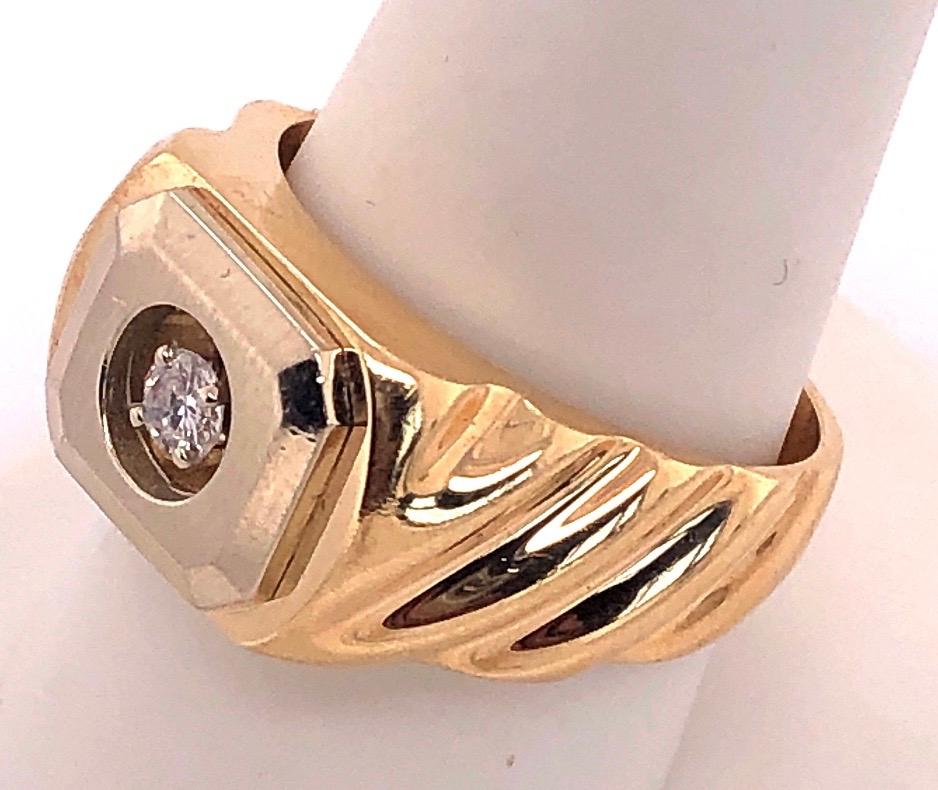 14 Karat Yellow Gold Fashion Ring with round Diamond For Sale 2