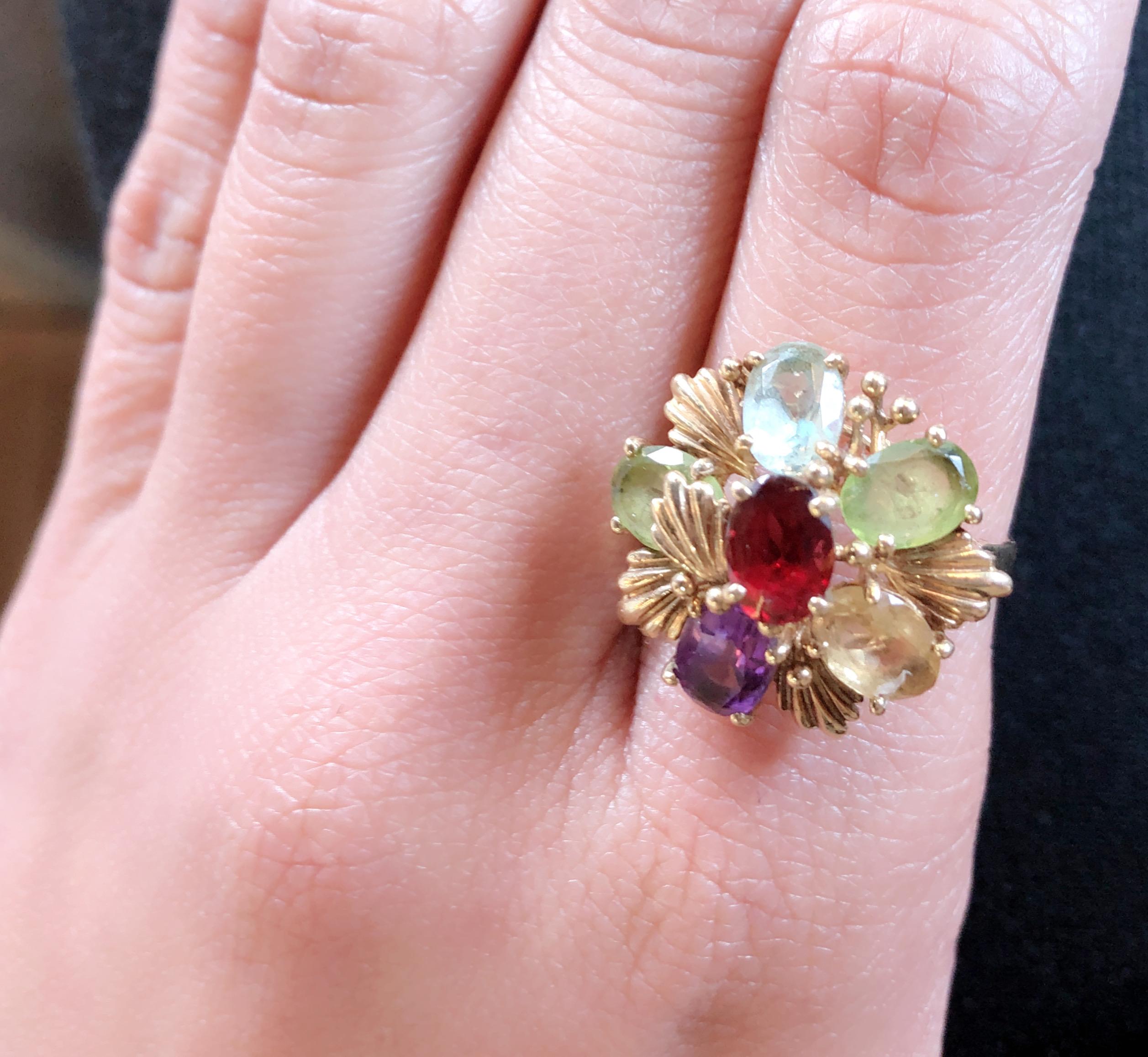 14 Karat Yellow Gold Fashion Ring with Semi Precious Stone Floral Cluster For Sale 5