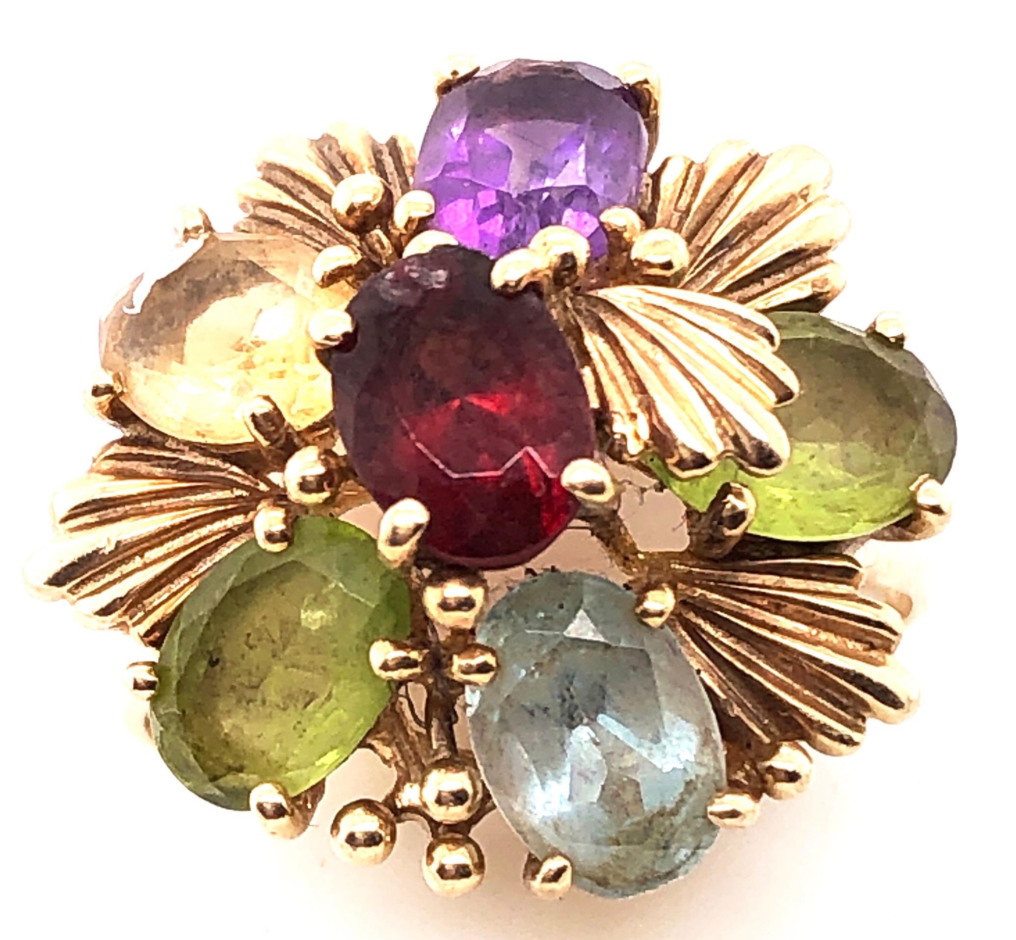 14 Karat Yellow Gold Fashion Ring with Semi Precious Stone Floral Cluster In Good Condition For Sale In Stamford, CT