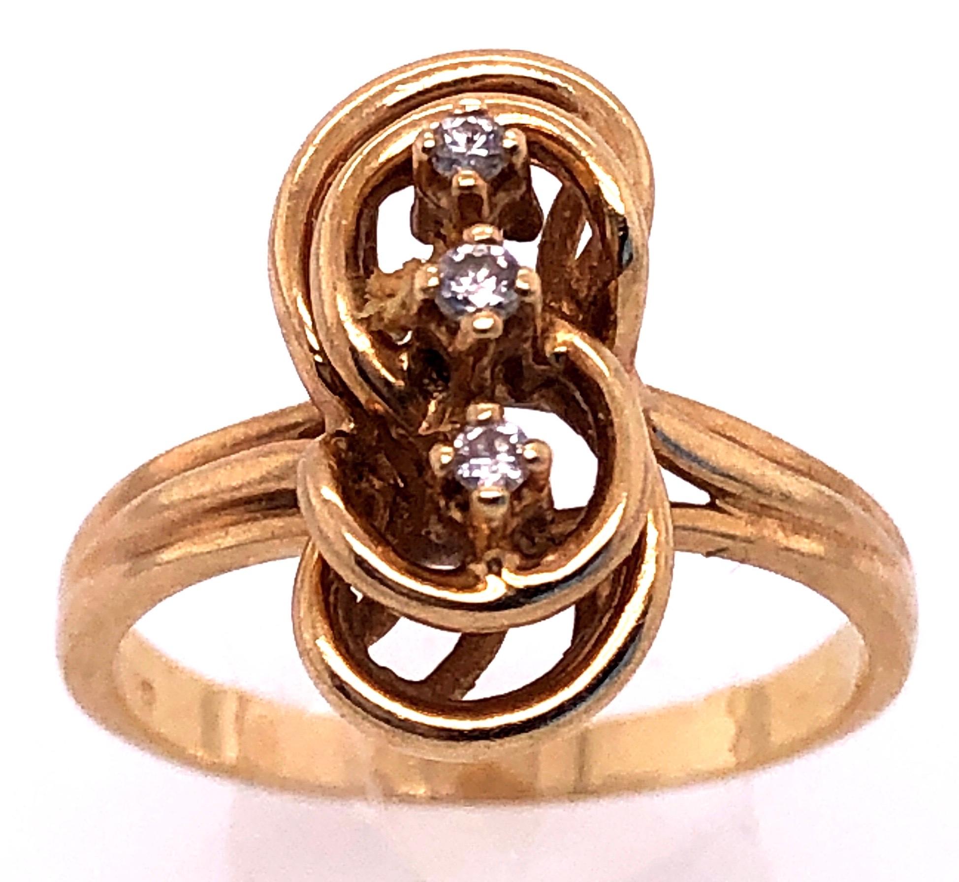 14 Karat Yellow Gold Fashion Ring with Three Round Diamonds In Good Condition For Sale In Manhasset, NY