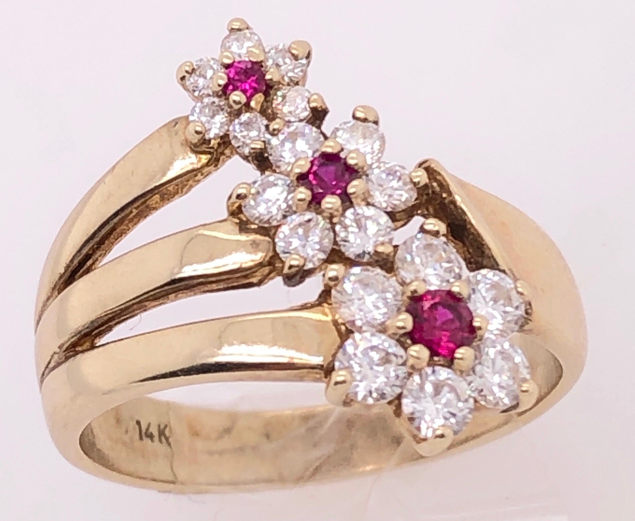 Round Cut 14 Karat Yellow Gold Fashion Three Flower Ring with Semi Precious Stones For Sale