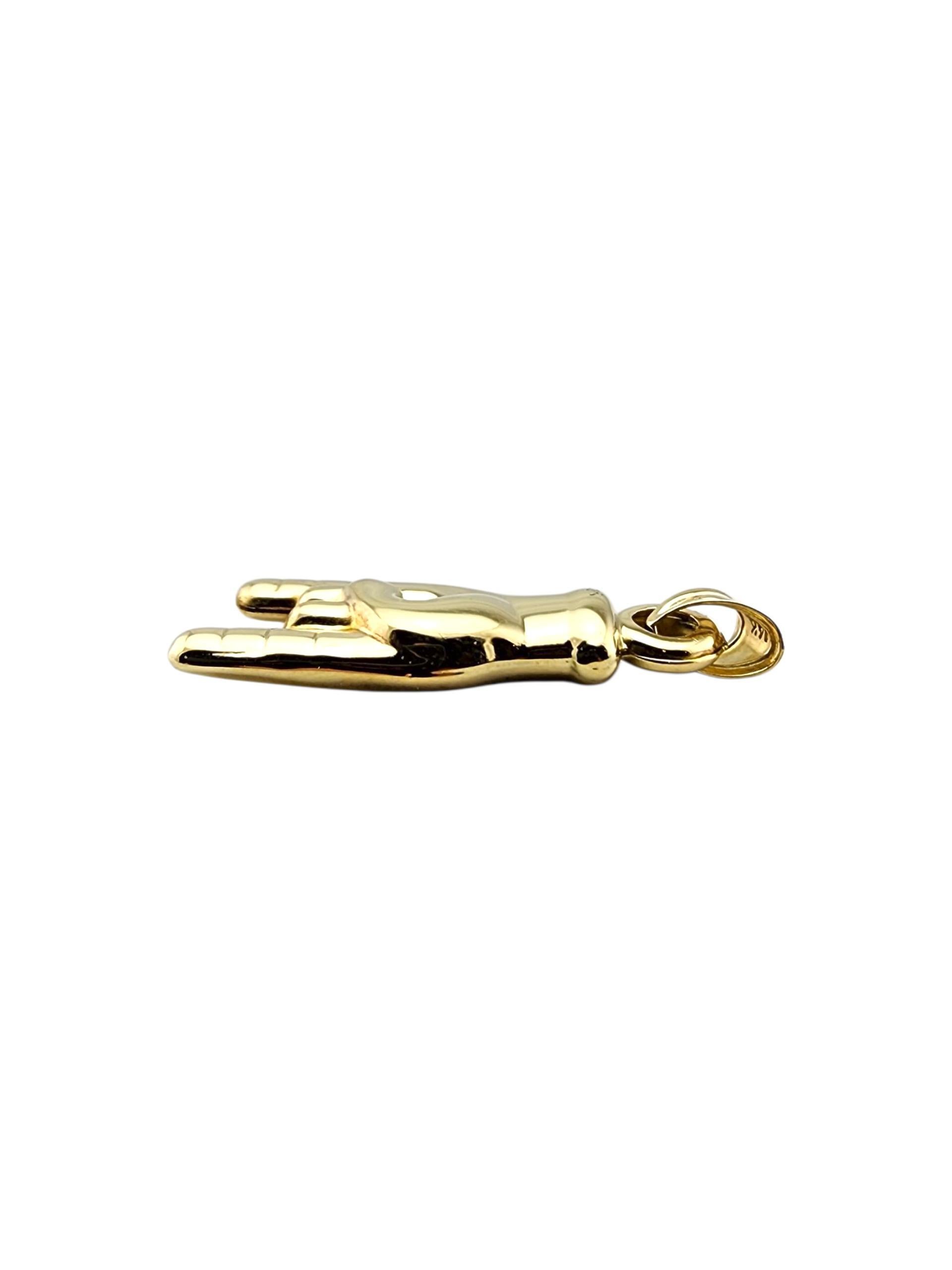 Pendentif en or jaune 14 carats Figa Good Luck Hand #23291 Bon état - En vente à Washington Depot, CT