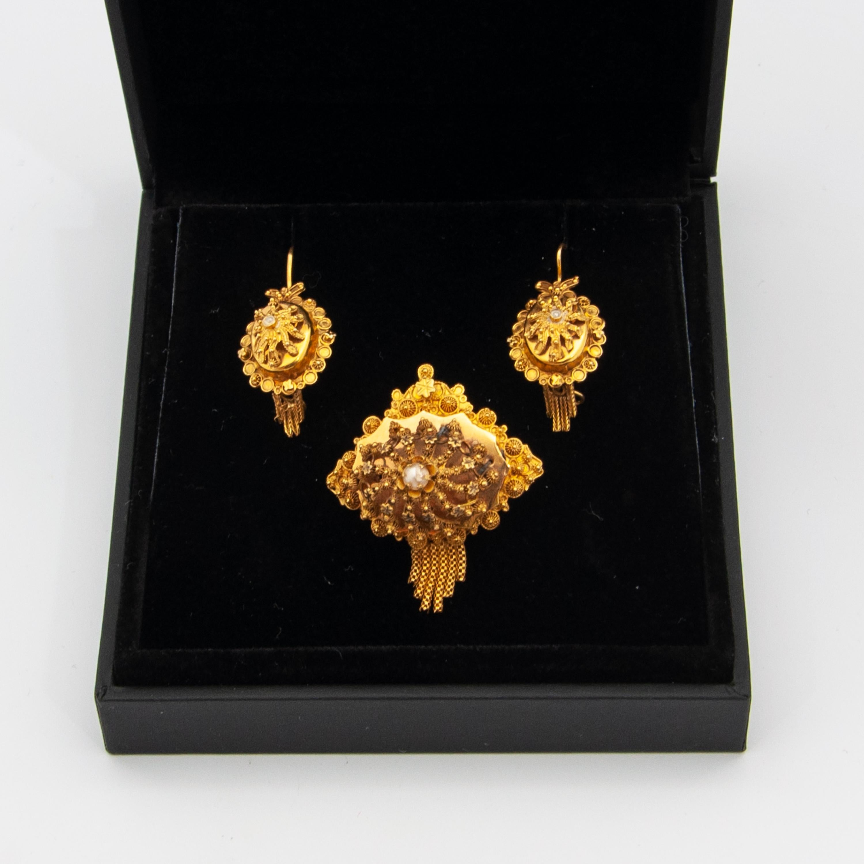 Women's Antique 14K Gold Tassel Earrings and Brooch, Jewelry Set For Sale
