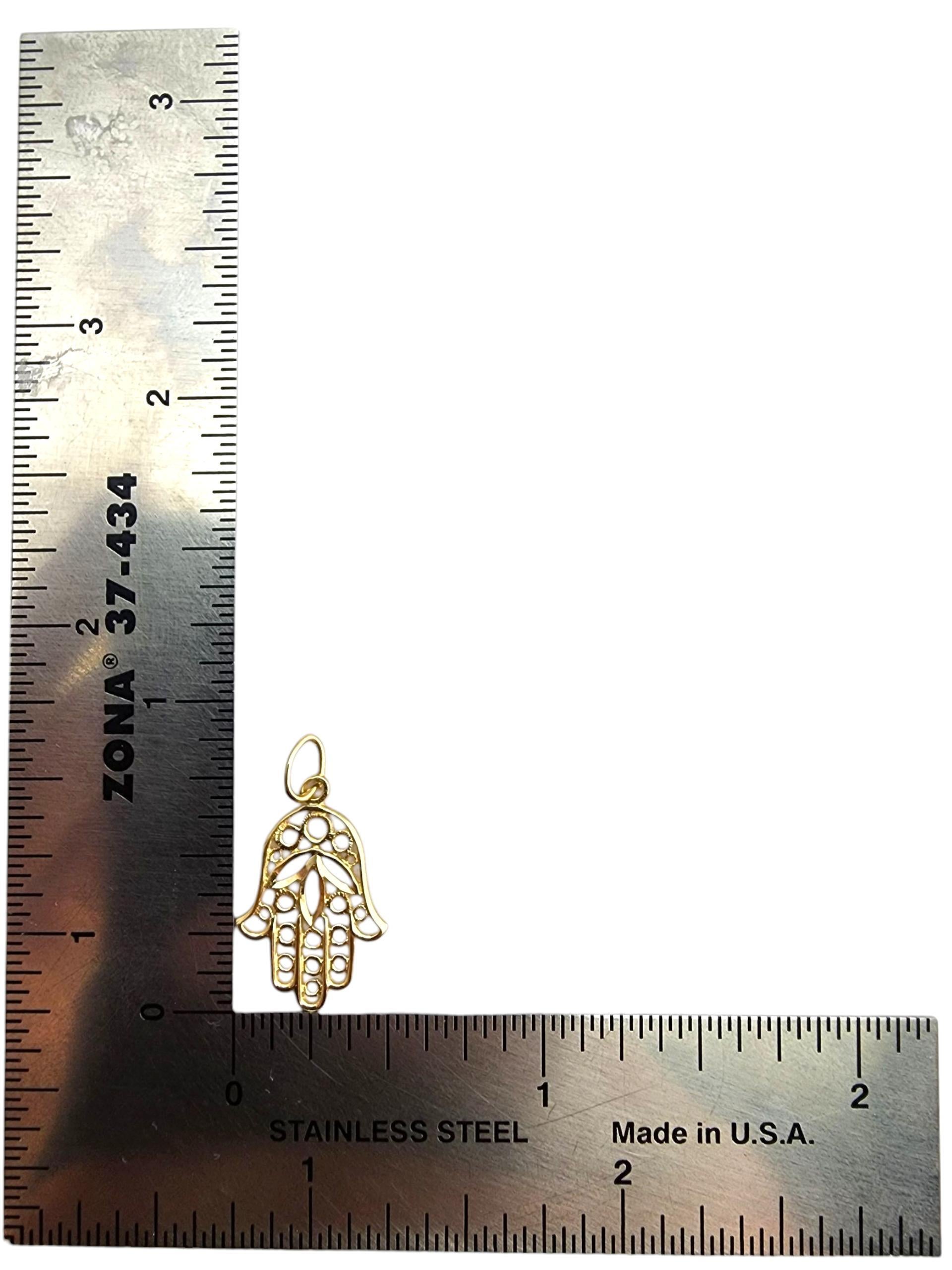 Pendentif Hamsa en or jaune 14 carats en filigrane #23921 en vente 2