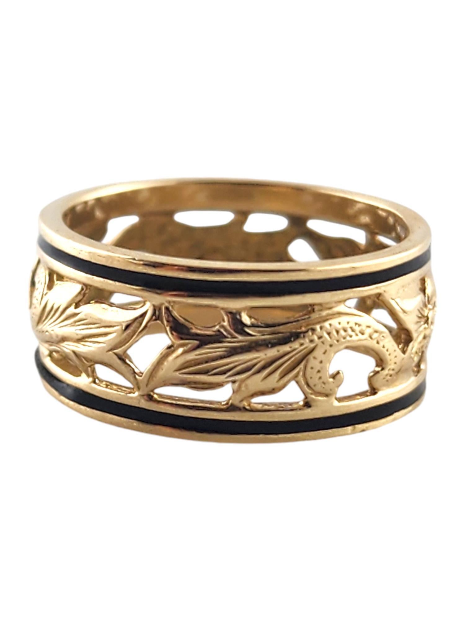 14 Karat Yellow Gold Filigree Ring with Black Enamel Size 5.75

This beautiful filigree ring was meticulously crafted from 14K yellow gold and is outlined with beautiful black enamel!

Ring size: 5.75
Shank: 8.1mm

Weight: 4.11 g/ 2.64
