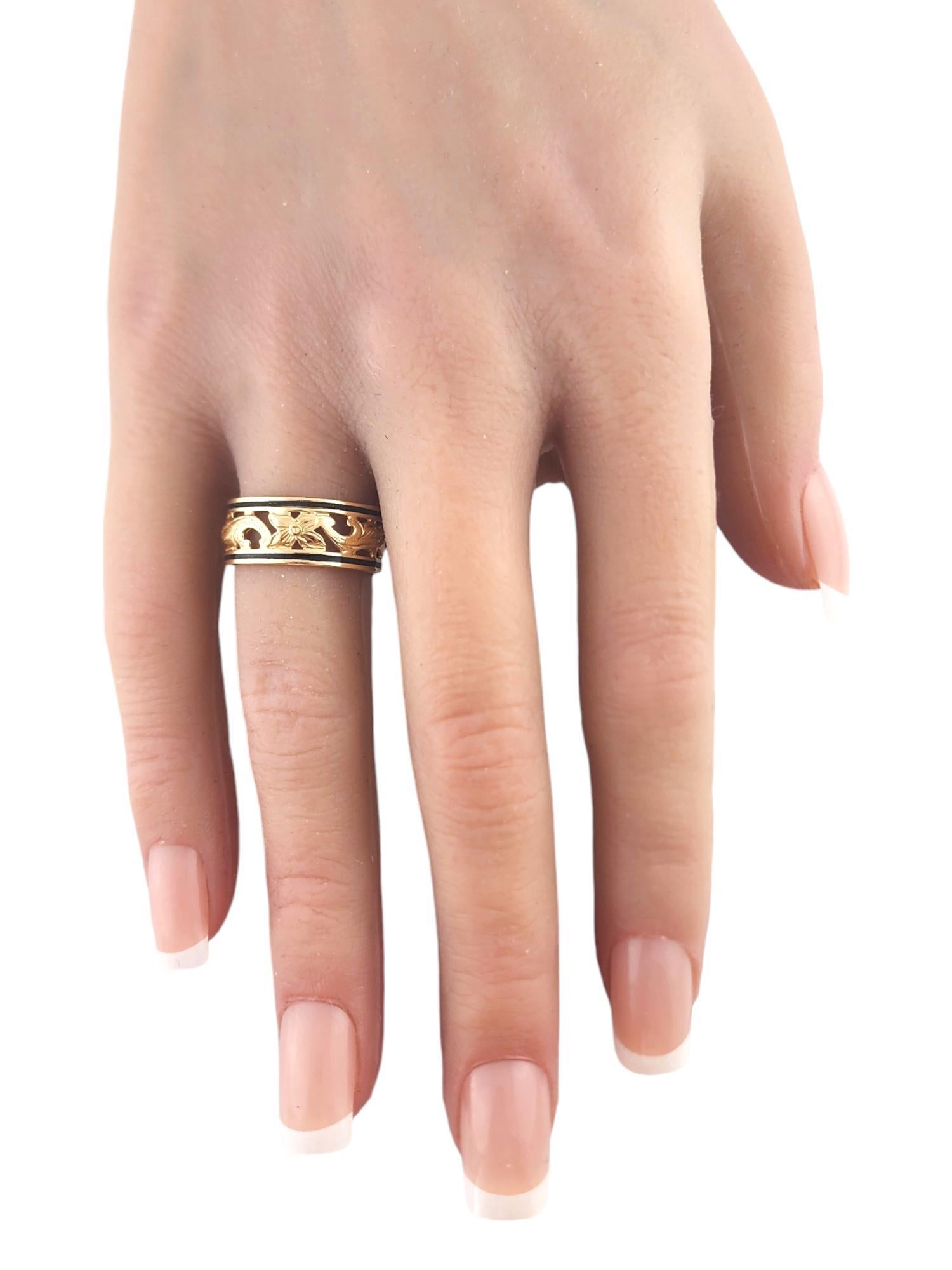 14 Karat Yellow Gold Filigree Ring with Black Enamel Size 5.75 #19654 For Sale 1