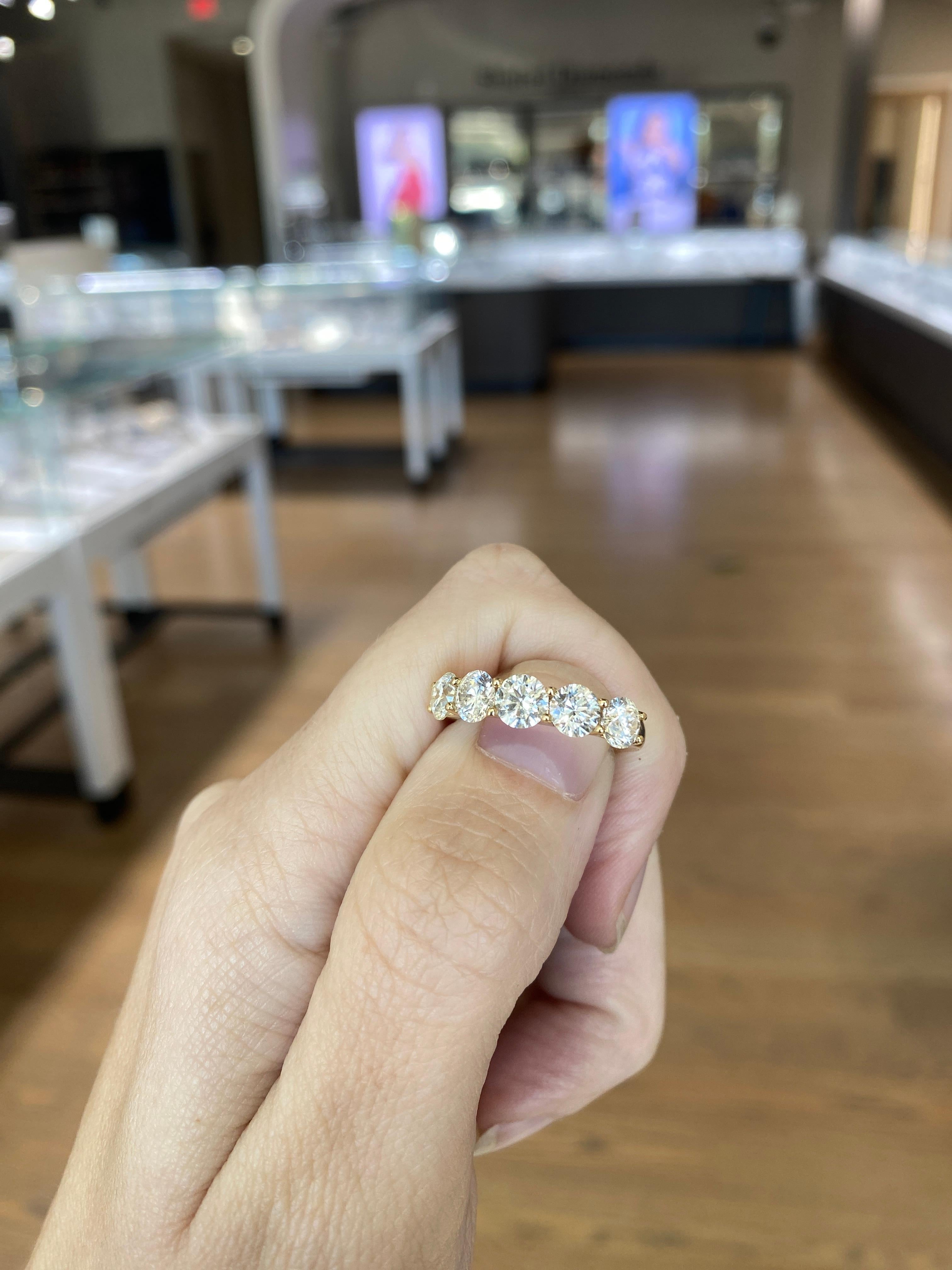 Bandeau en or jaune 14 carats à cinq pierres en diamant naturel en vente 12