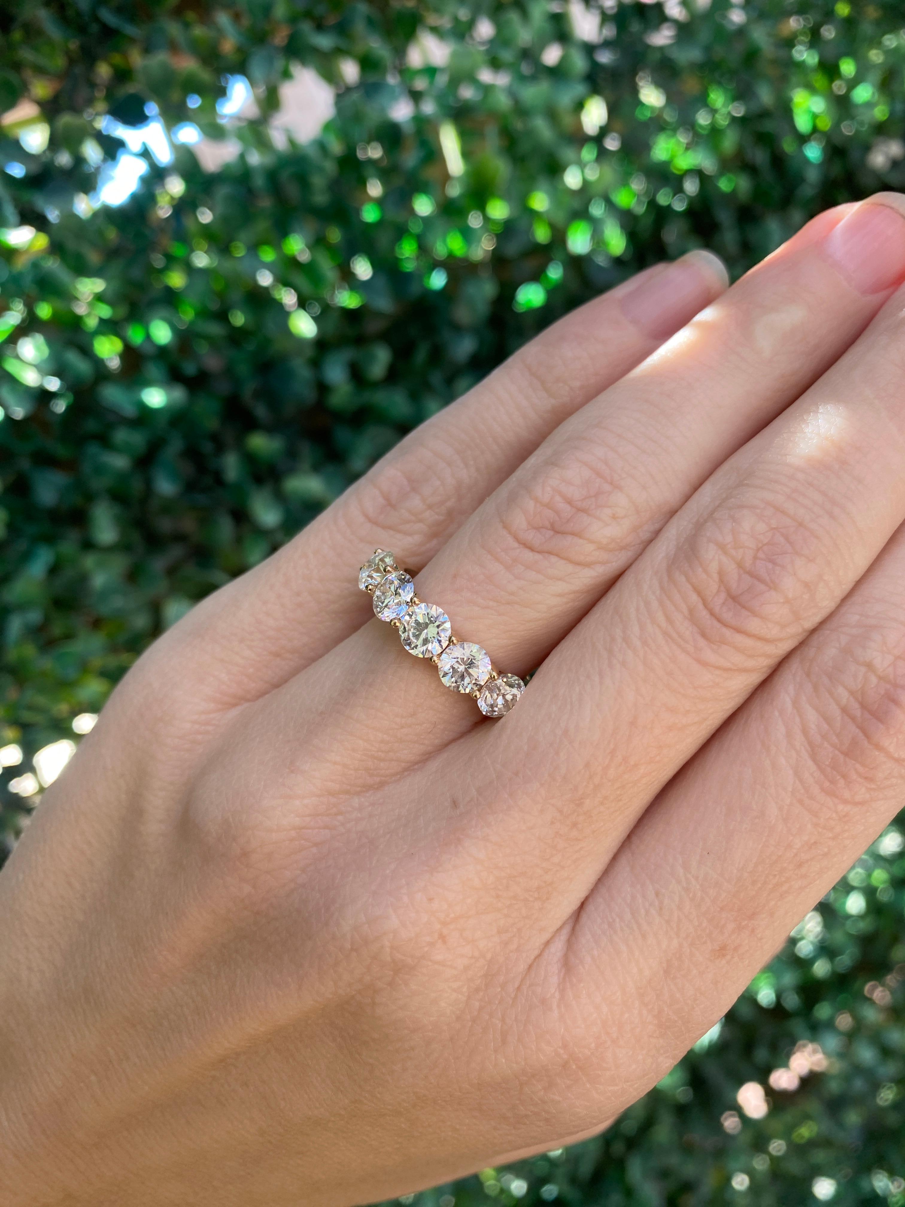 Bandeau en or jaune 14 carats à cinq pierres en diamant naturel Unisexe en vente