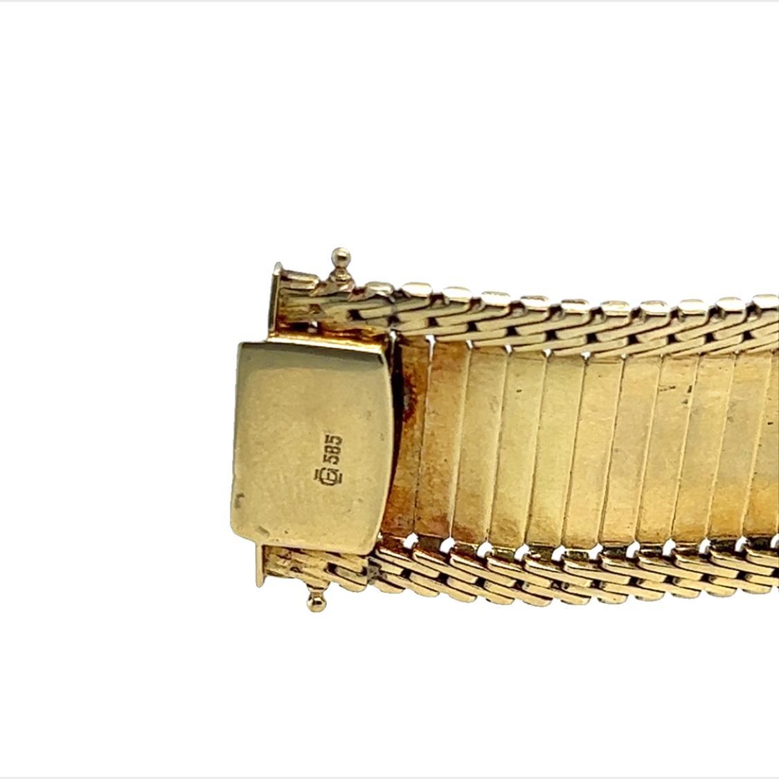 French Textured 14k Yellow Gold Retro Style Bracelet, Flexible Hinged Design In Excellent Condition For Sale In Beverly Hills, CA