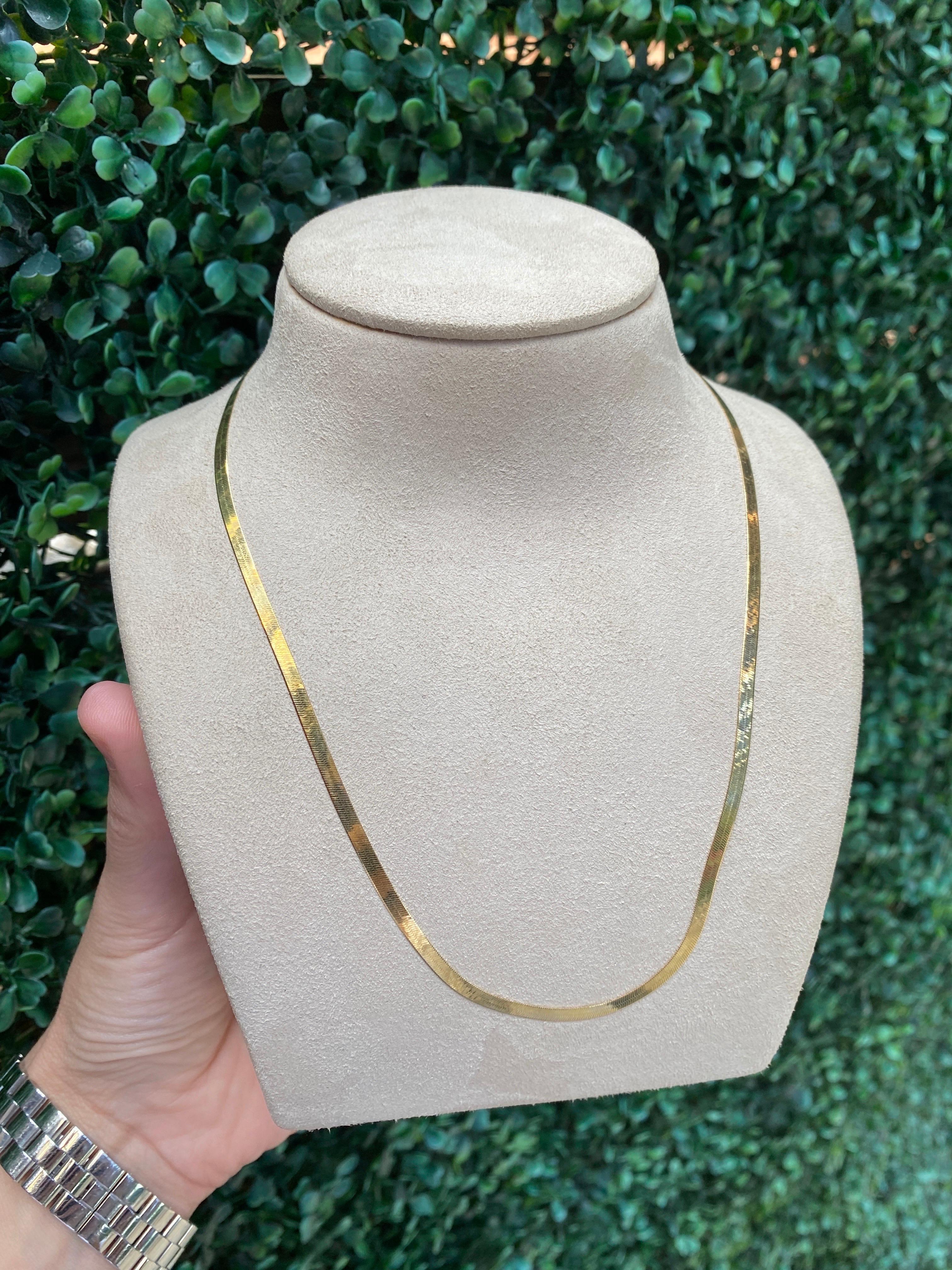 14 Karat Yellow Gold Flexible Herringbone Necklace In New Condition In Houston, TX