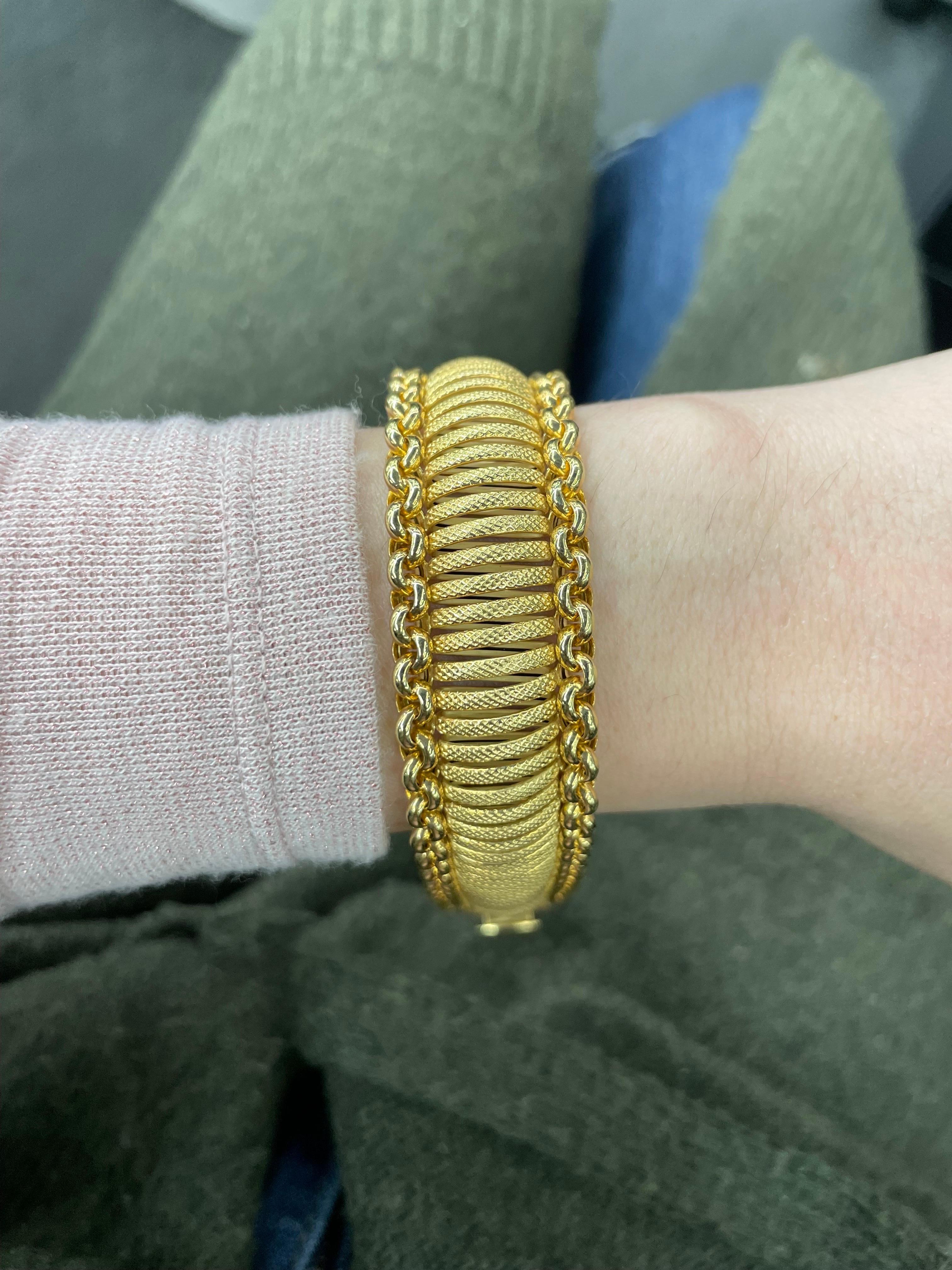 Flexible Wide Bracelet 14 Karat Yellow Gold Made In Italy 32.2 Grams For Sale 7