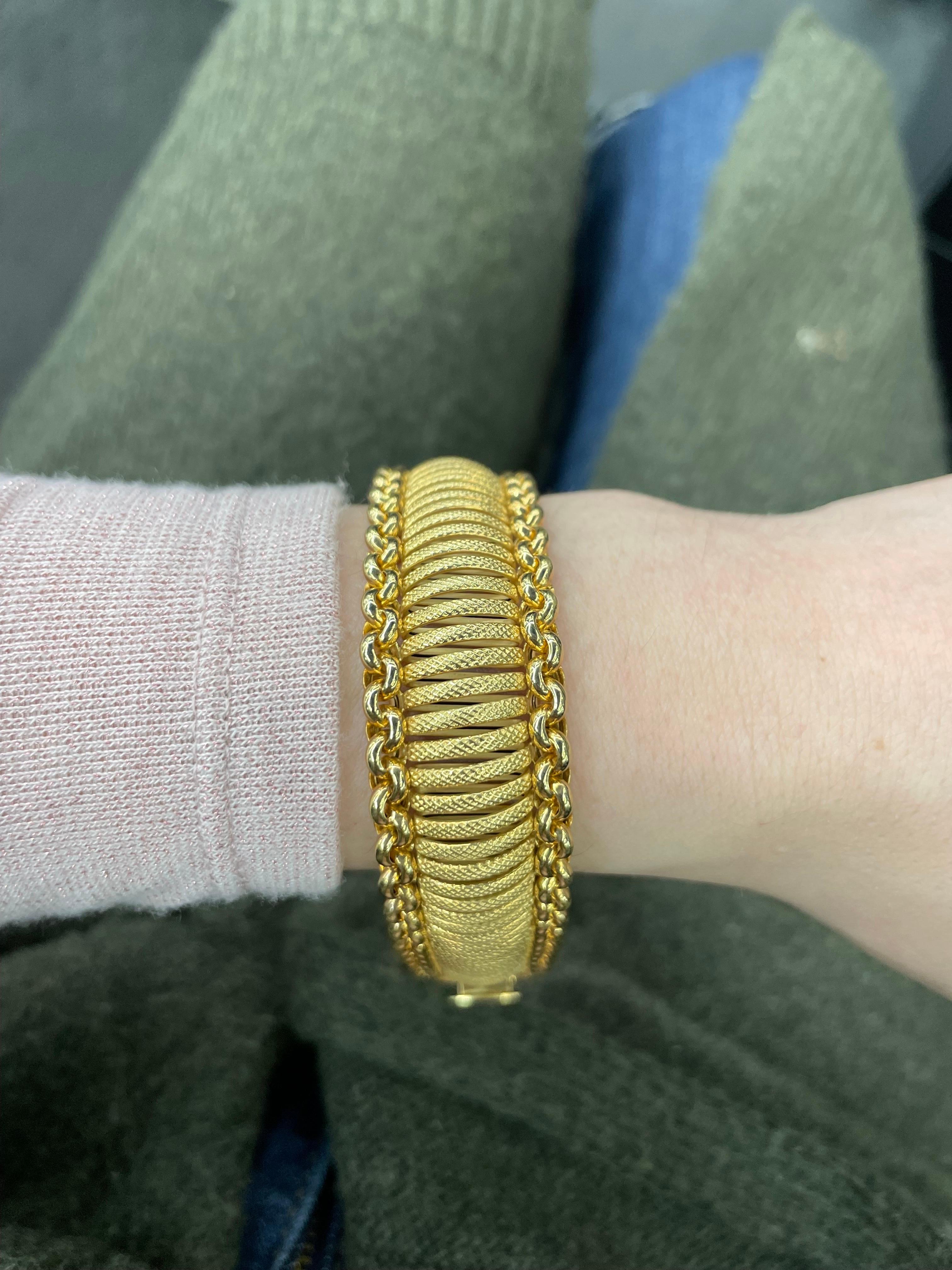 Flexible Wide Bracelet 14 Karat Yellow Gold Made In Italy 32.2 Grams For Sale 8
