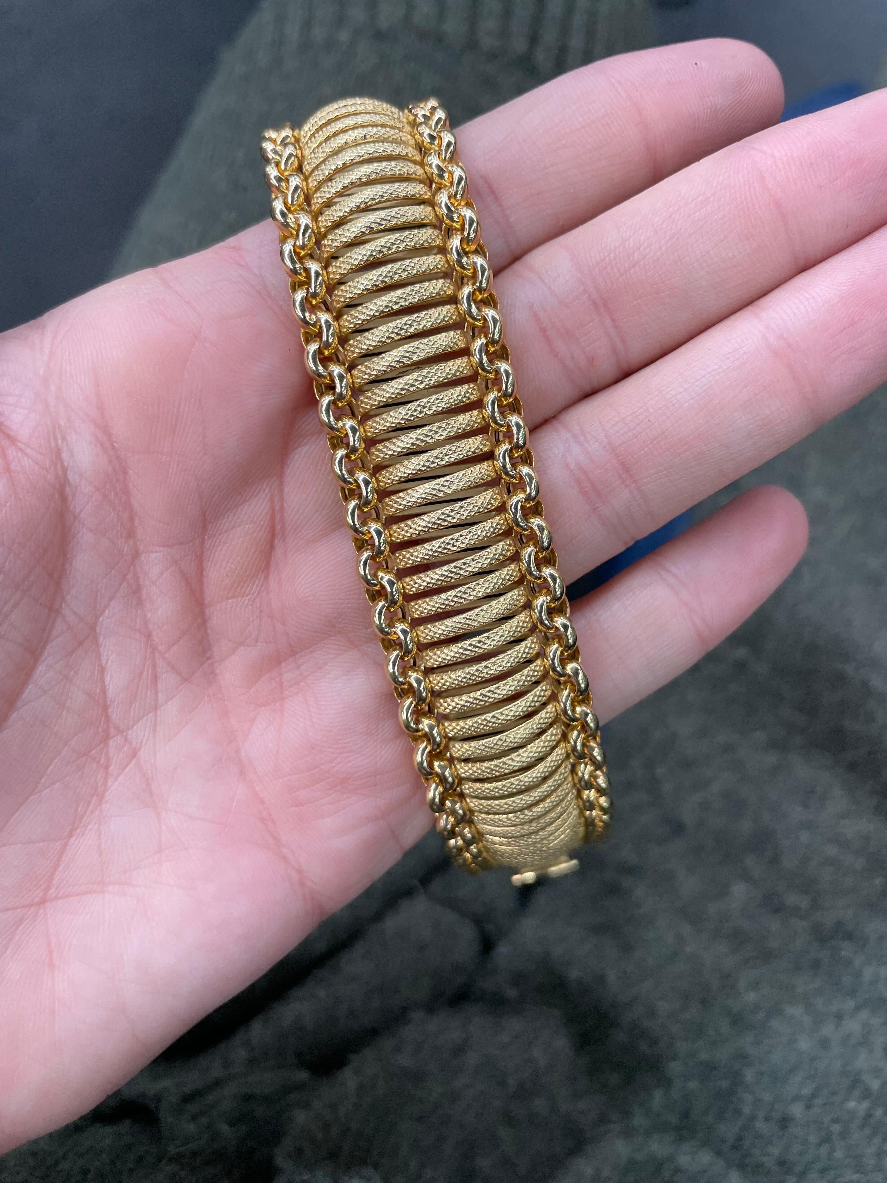 Flexible Wide Bracelet 14 Karat Yellow Gold Made In Italy 32.2 Grams For Sale 9