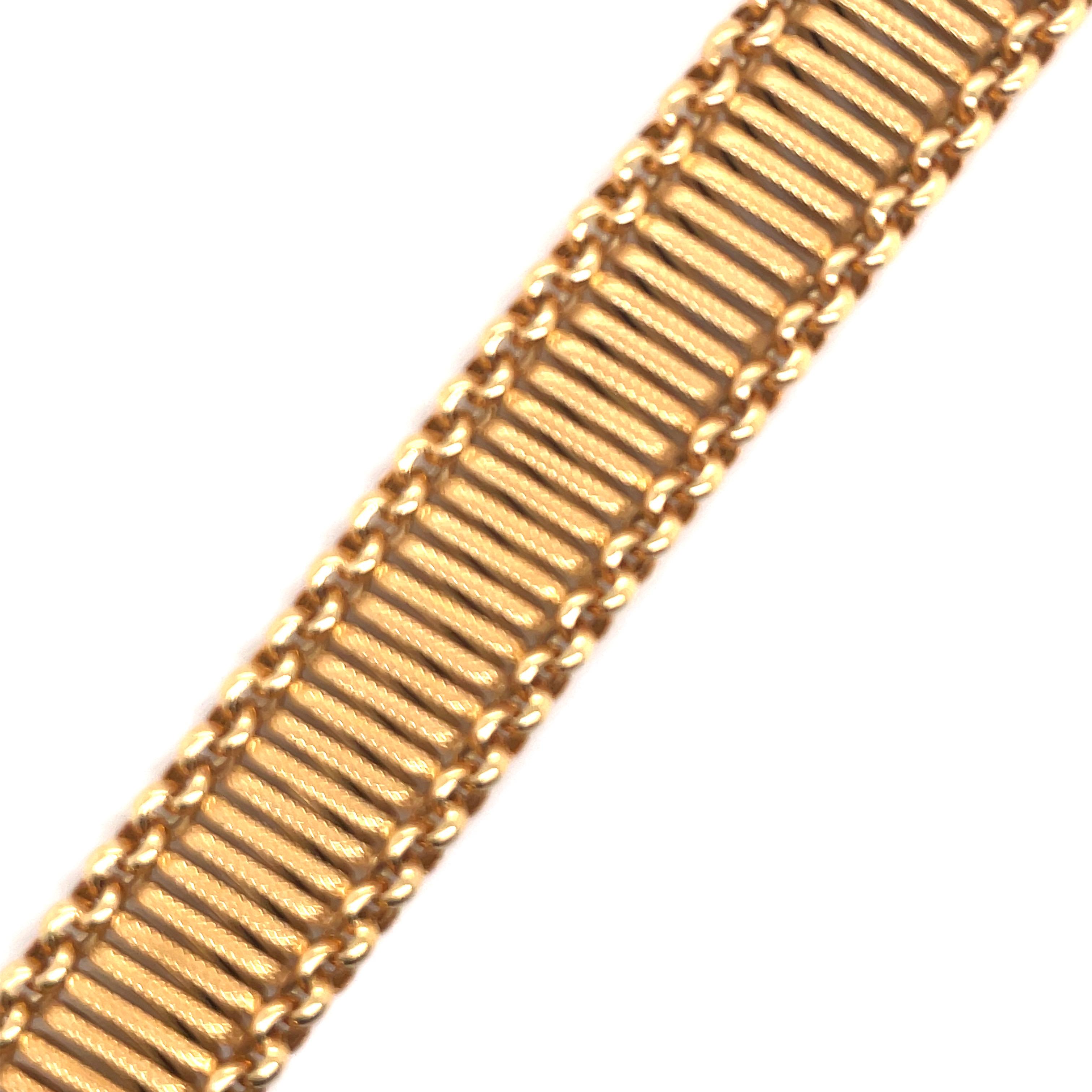 Flexibles, breites Armband aus 14 Karat Gelbgold, hergestellt in Italien, 32.2 Gramm im Zustand „Hervorragend“ im Angebot in New York, NY
