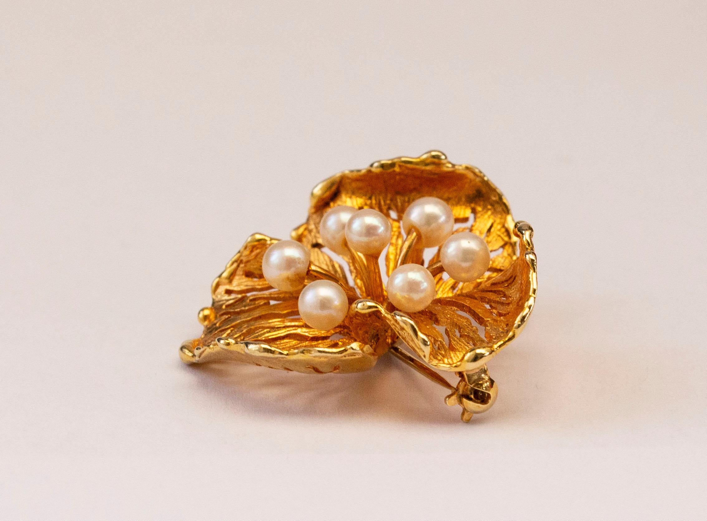 Retro 14 Karat Yellow Gold Floral Brooch with Seven Cultivated Akoya Pearls  For Sale