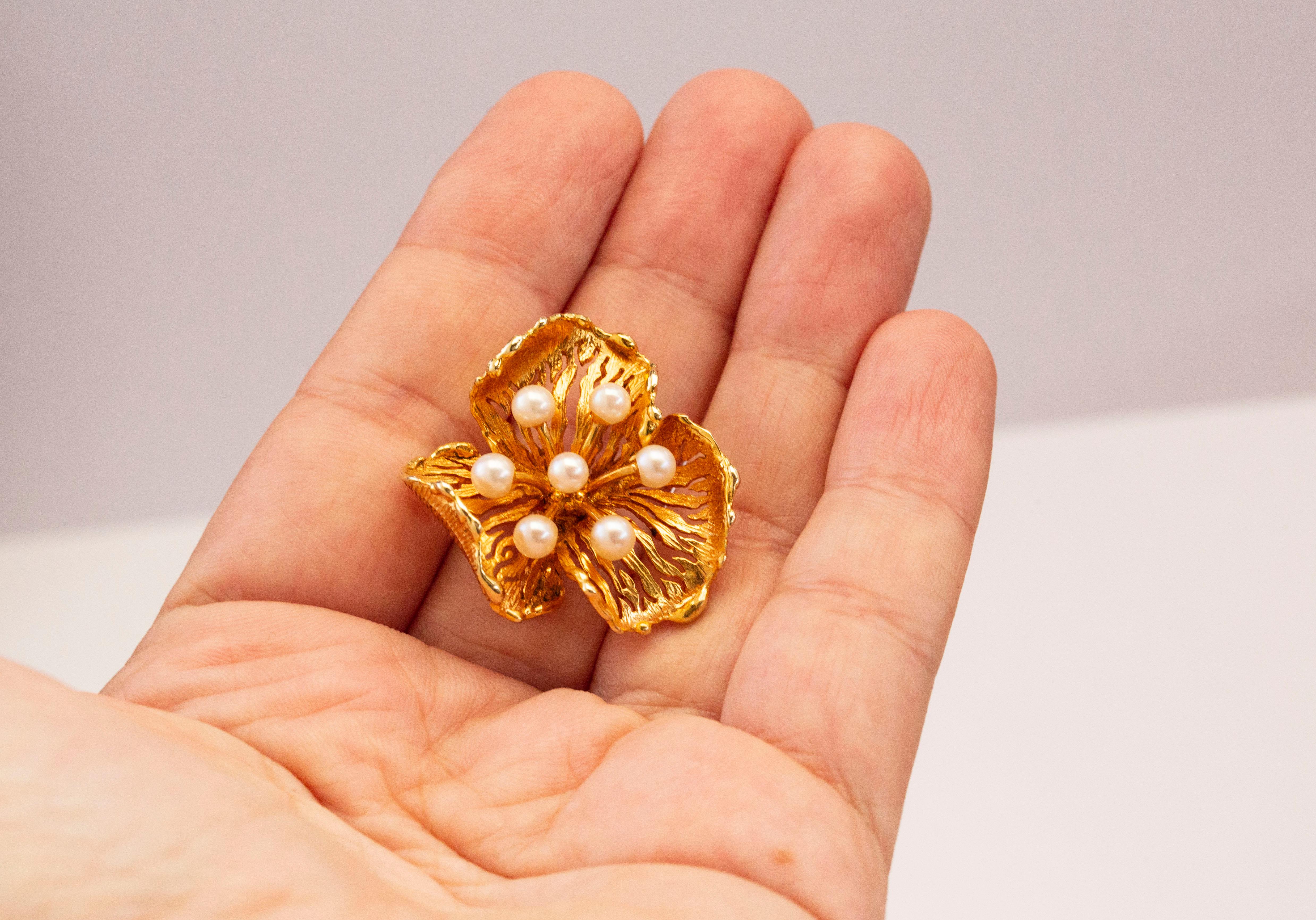 14 Karat Yellow Gold Floral Brooch with Seven Cultivated Akoya Pearls  For Sale 2
