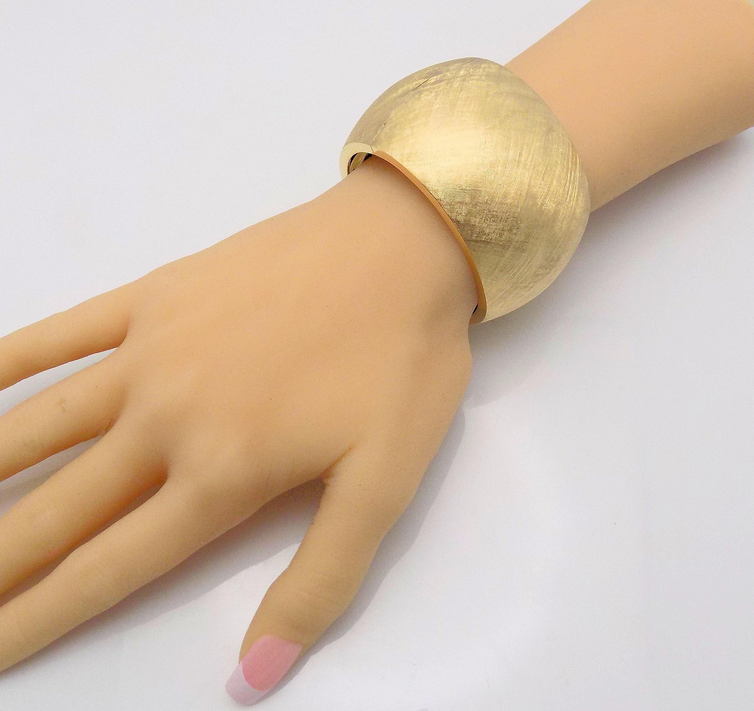 14 Karat Yellow Gold Florentine Finish Wide Hinged Bracelet For Sale 3