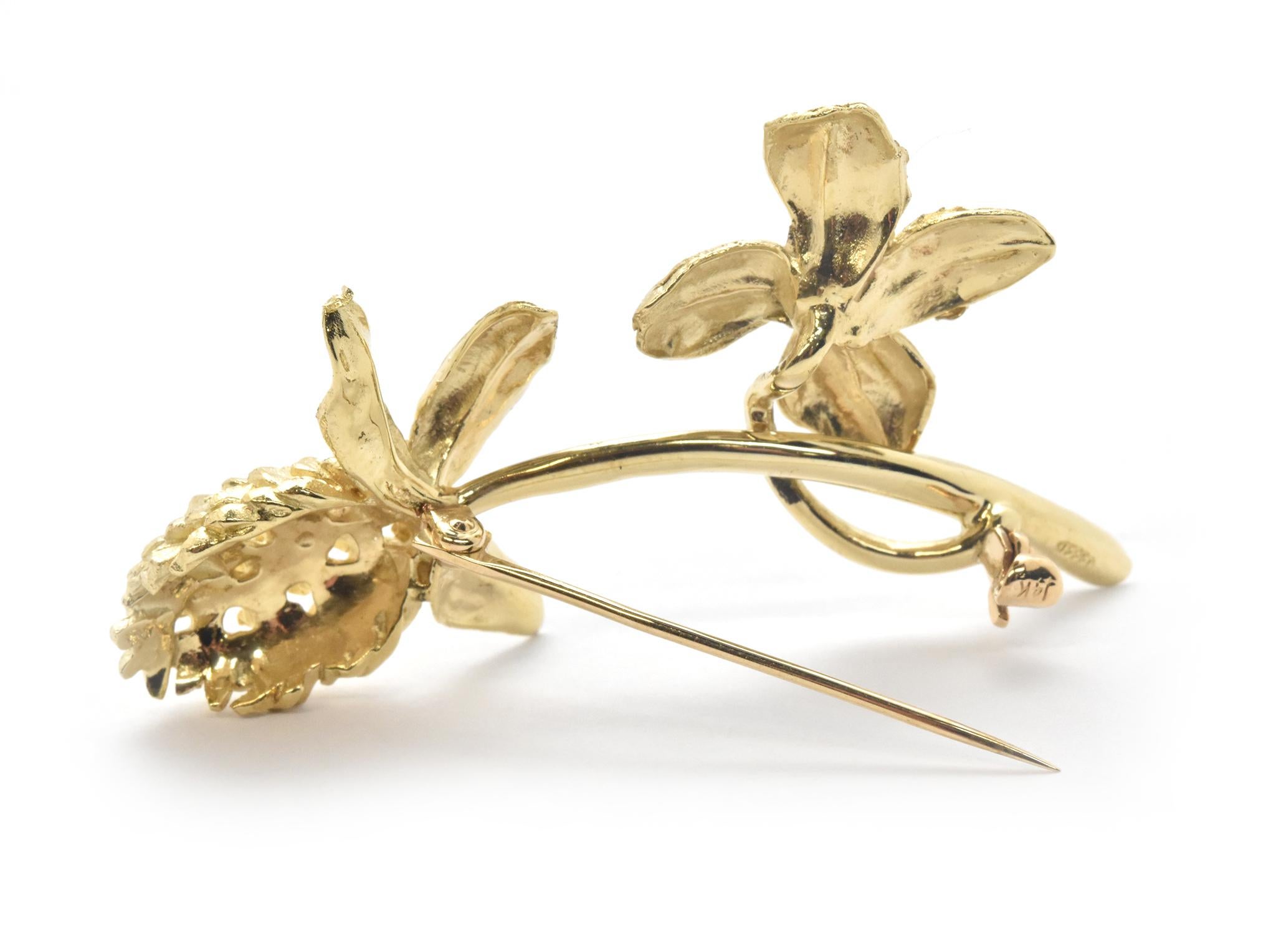 14 Karat Yellow Gold Flower and Acorn Brooch with Diamond Accent In Excellent Condition In Scottsdale, AZ
