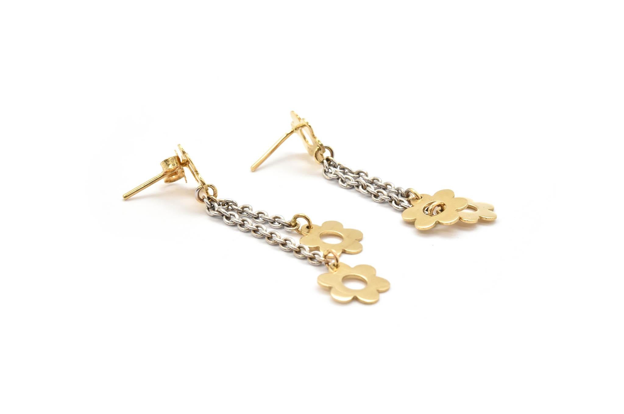 14 Karat Yellow Gold Flower Dangle Earrings, 4.00 Grams In New Condition For Sale In Scottsdale, AZ