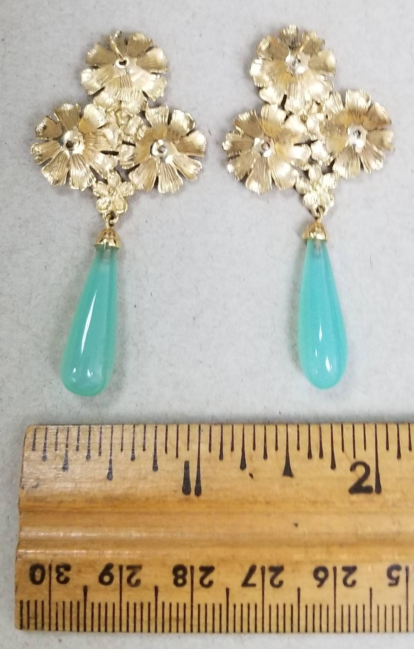 14 Karat Yellow Gold Flower Earrings with Diamonds and Chalcedony Drops In New Condition In Los Angeles, CA