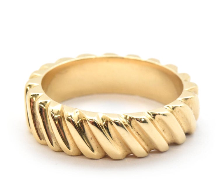14 Karat Yellow Gold Fluted Wedding Band Ring For Sale at 1stDibs